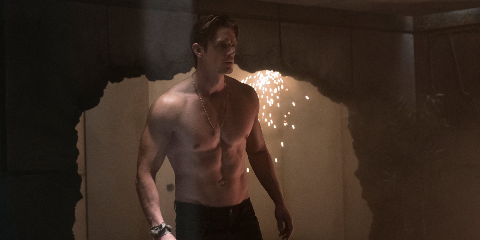 Joel Kinnaman dans la première saison d'Altered Carbon sur Netflix.
