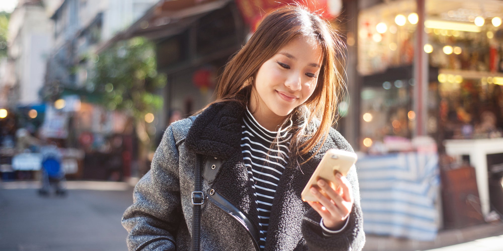 Plus besoin de sortir la CB : procurez-vous une appli ou même un ticket de bus en un clic sur votre smartphone, puis retrouvez vos achats sur votre facture SFR.