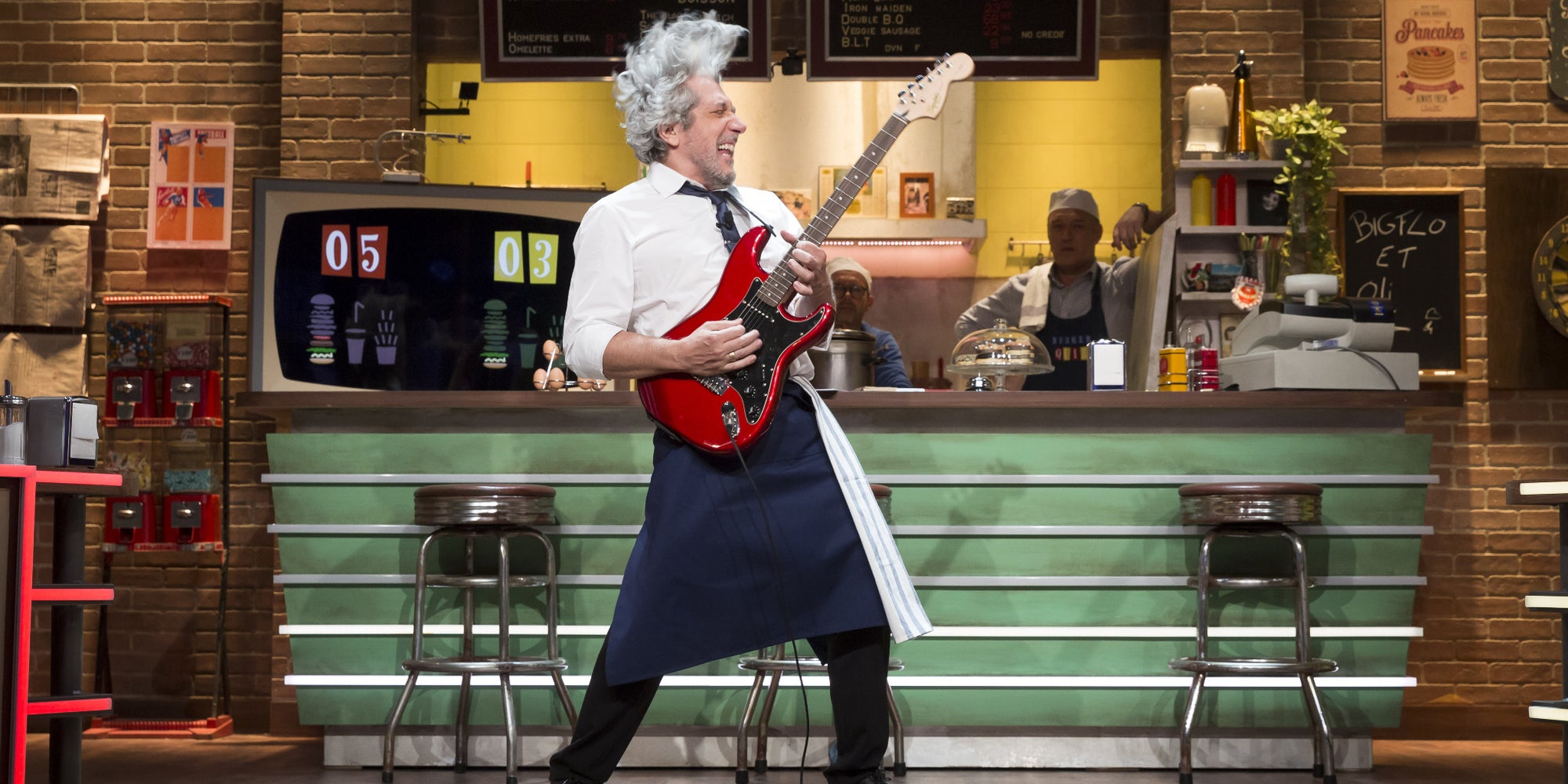 Alain Chabat, présentateur de Burger Quiz, air guitar hero et futur réalisateur d'une série animée Astérix sur Netflix