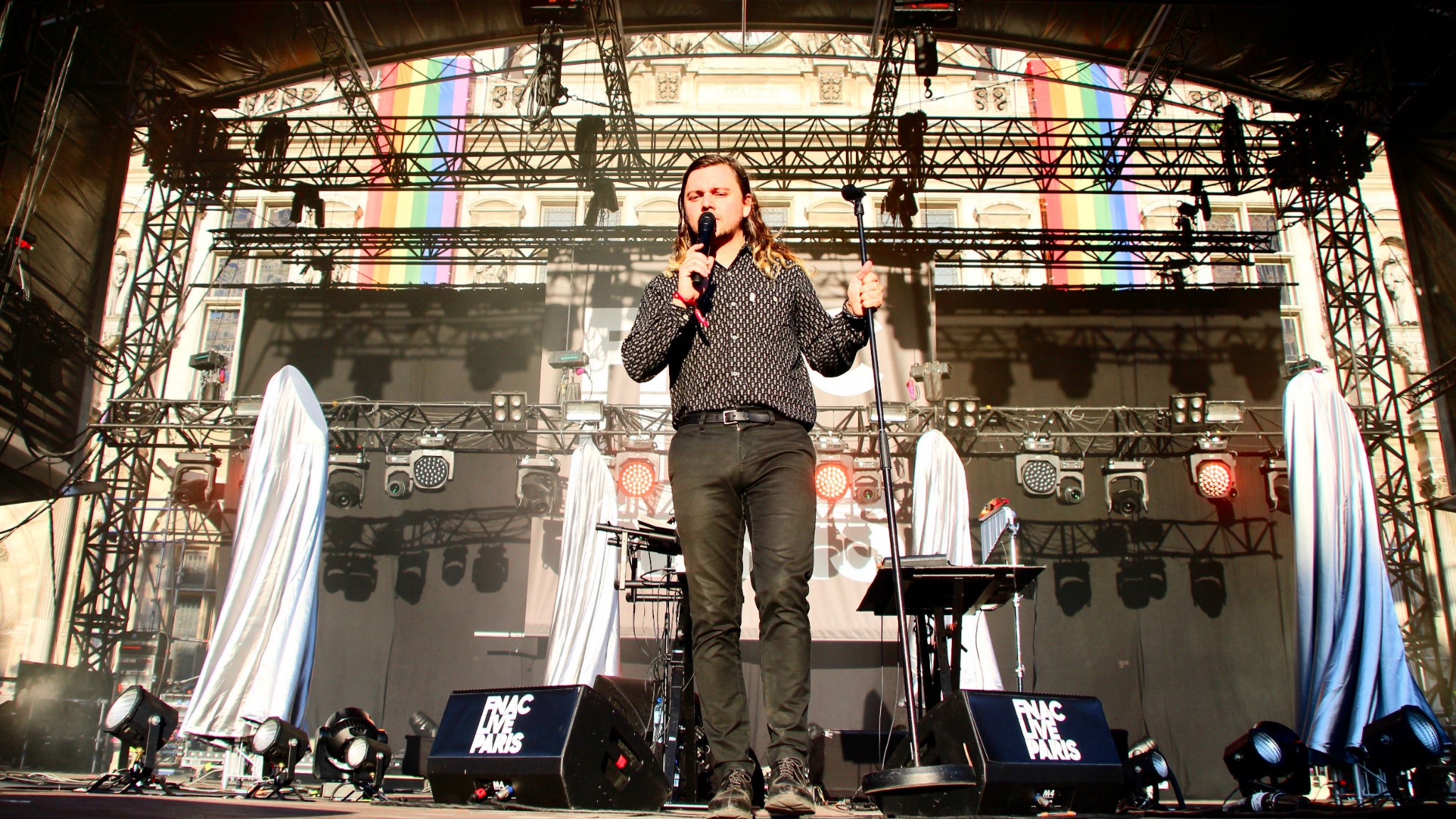 Flavien Berger et ses drôles de danseuses ont investi la scène du Parvis jeudi en début de soirée.