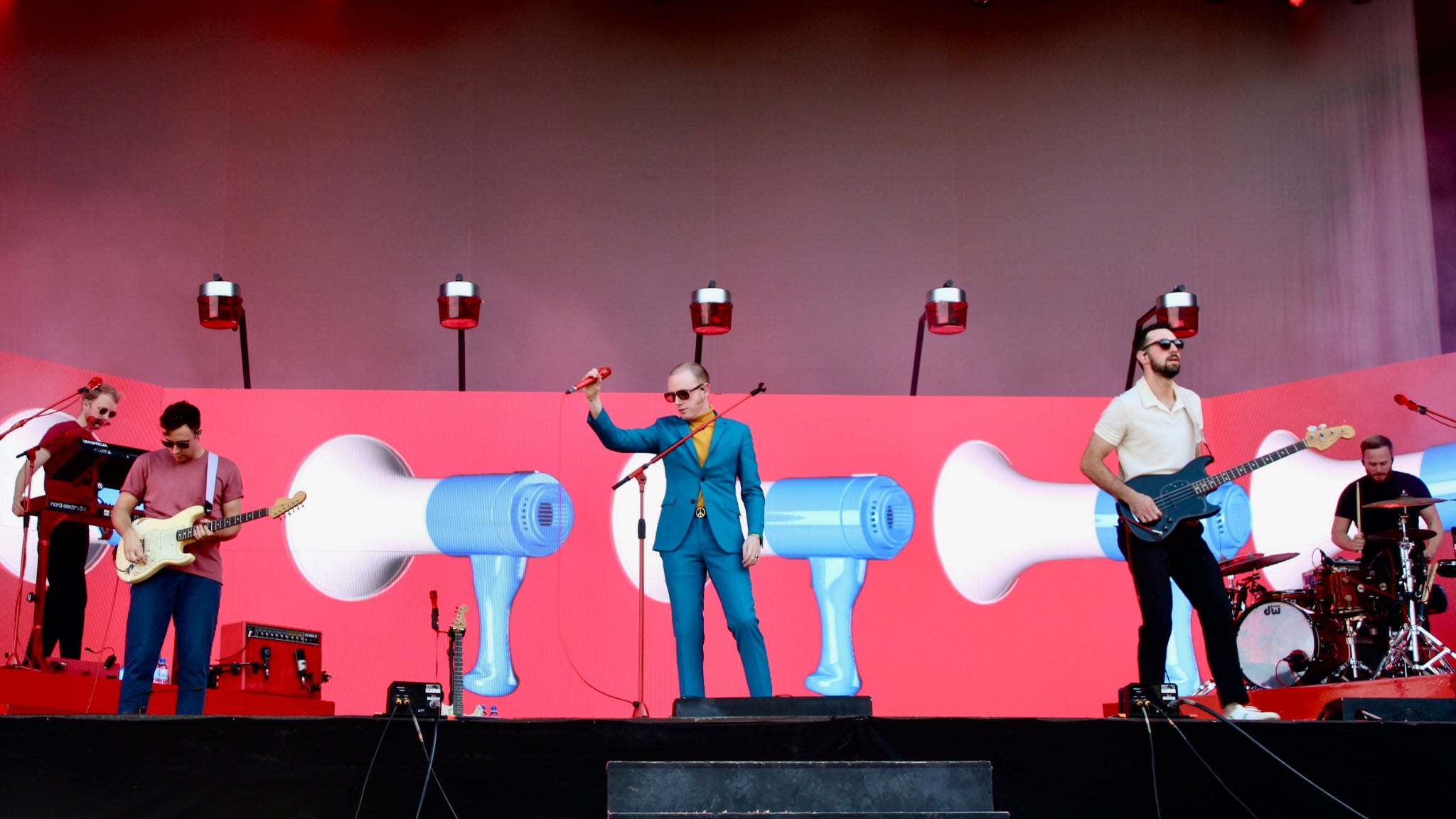 Les Nord-Irlandais de Two Door Cinema Club ont enchaîné les tubes pour faire danser le public de Rock en Seine 