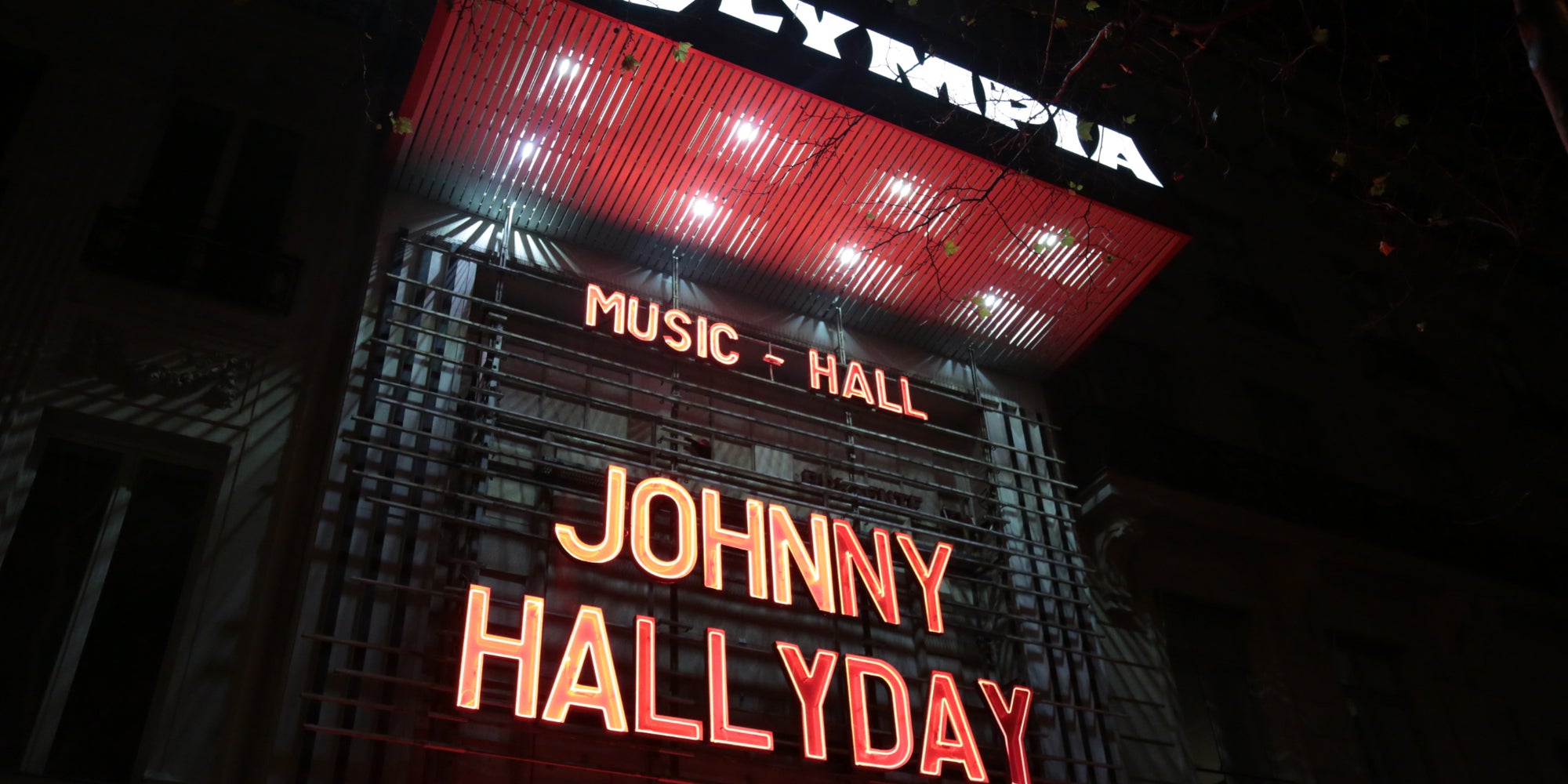 L'enseigne de l'Olympia le 8 décembre 2018, deux jours après la mort de Johnny.