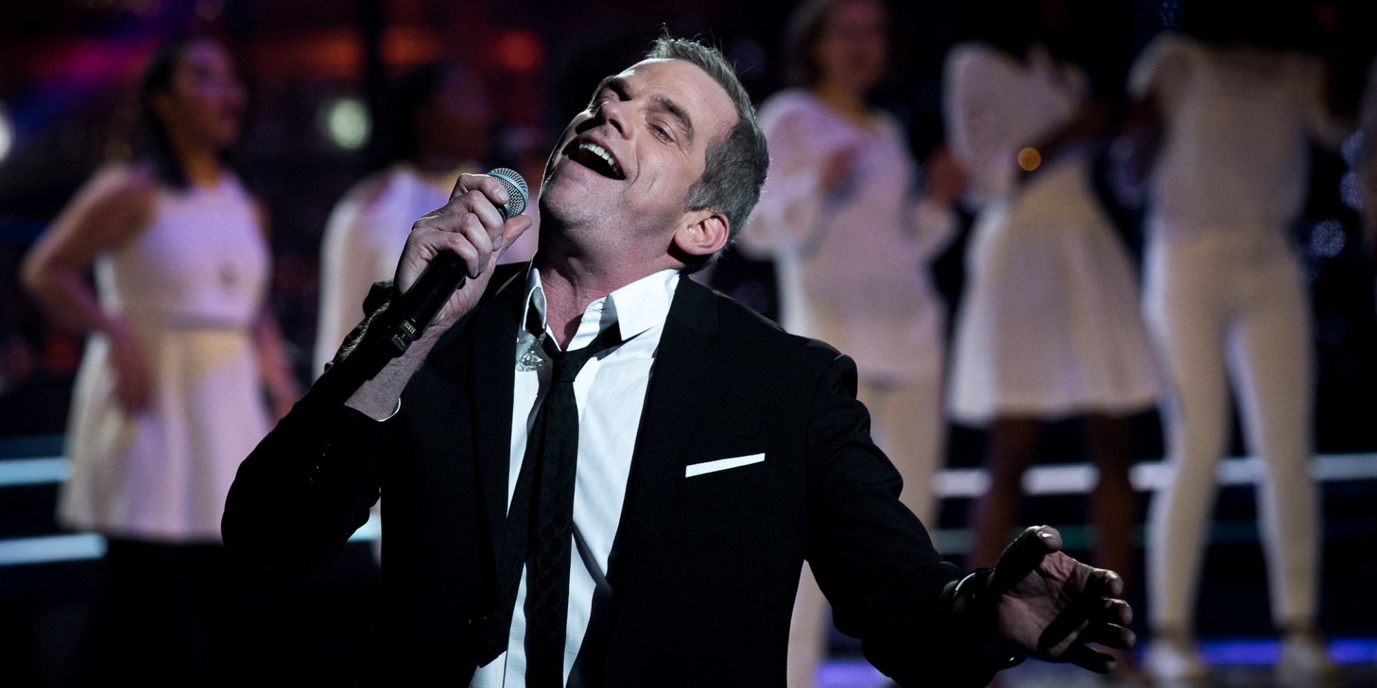 Garou lors de sa prestation au Téléthon, le 4 décembre 2016 sur la scène de l'Hippodrome de Longchamp à Paris.