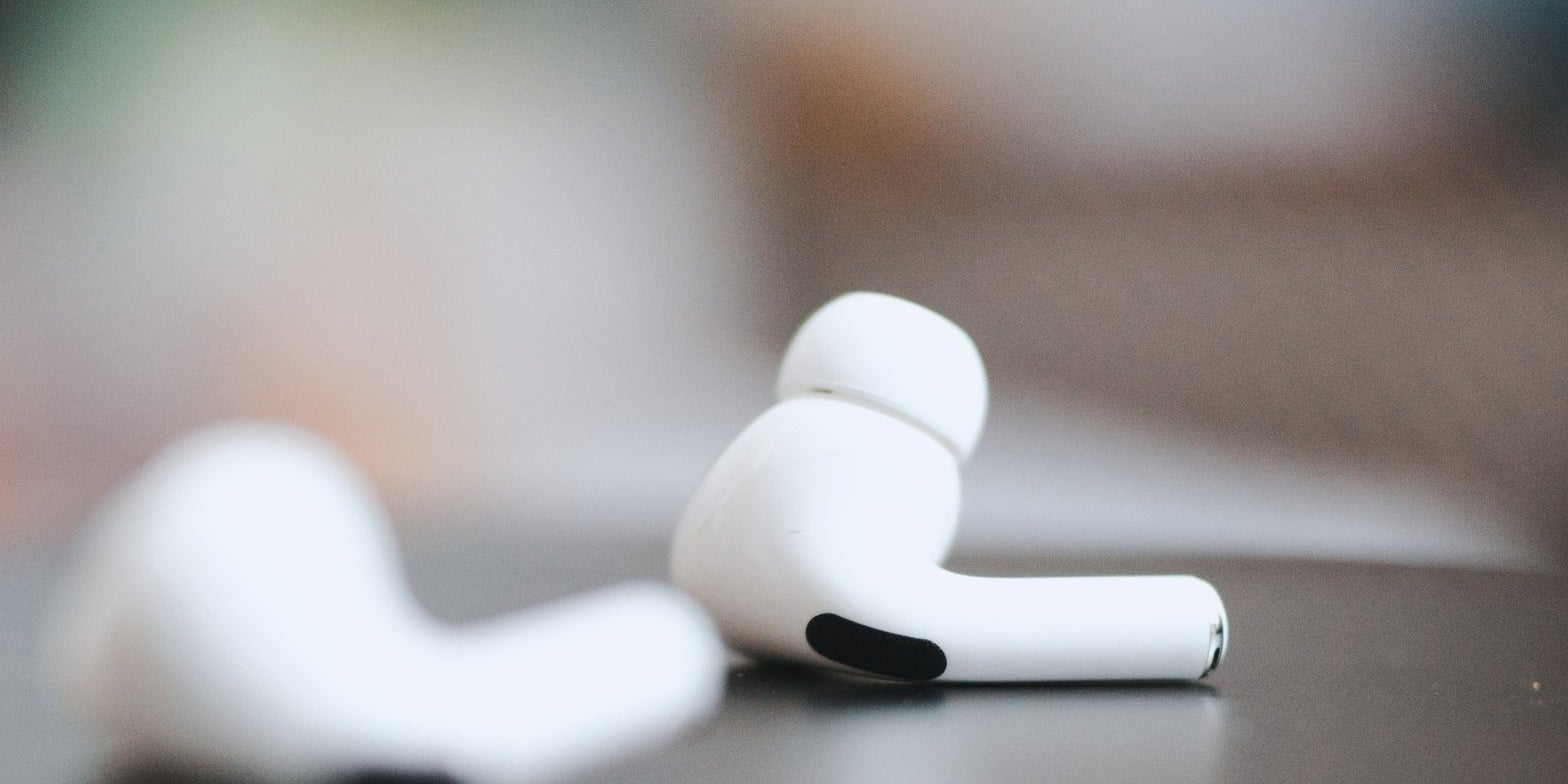 Après avoir passé plus de 9 heures dans l'estomac de sa propriétaire, cet AirPod avalé par mégarde fonctionne toujours. 