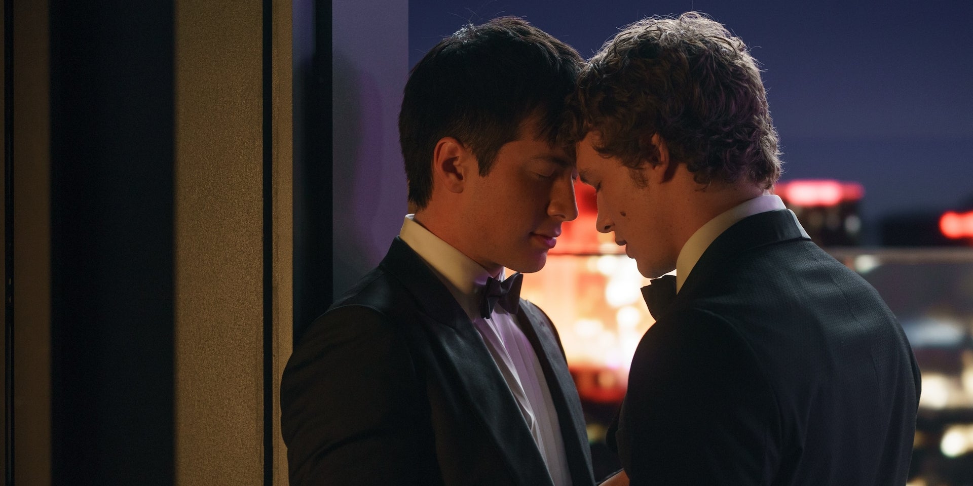 Connor Storrie et Hudson Williams dans la série "Heated Rivalry", prochainement sur HBO Max en France. 