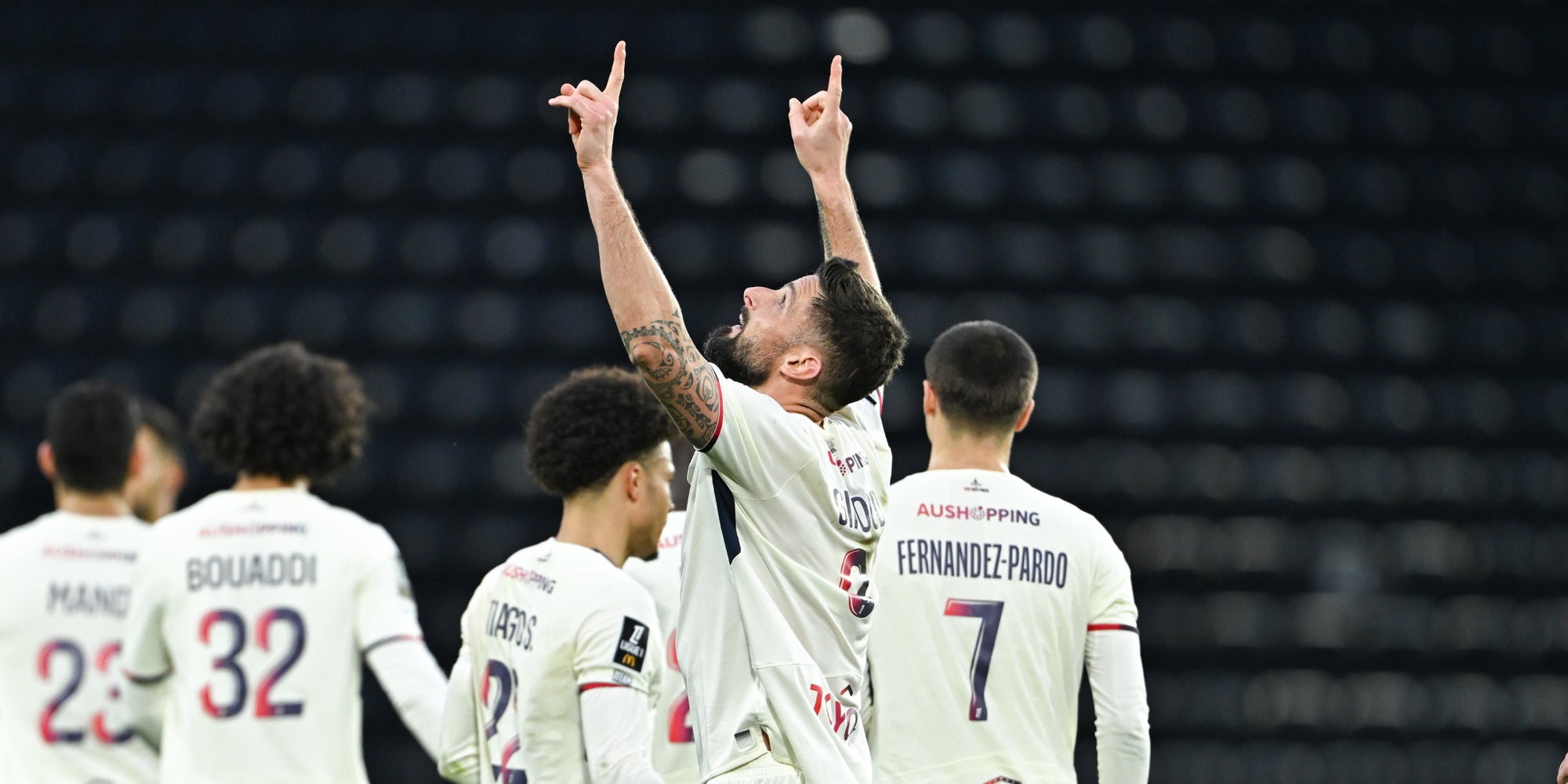 Olivier Giroud célèbre son but lors du match de Ligue 1 entre Angers et Lille au Stade Raymond Kopa, le 22 février 2026 à Angers.