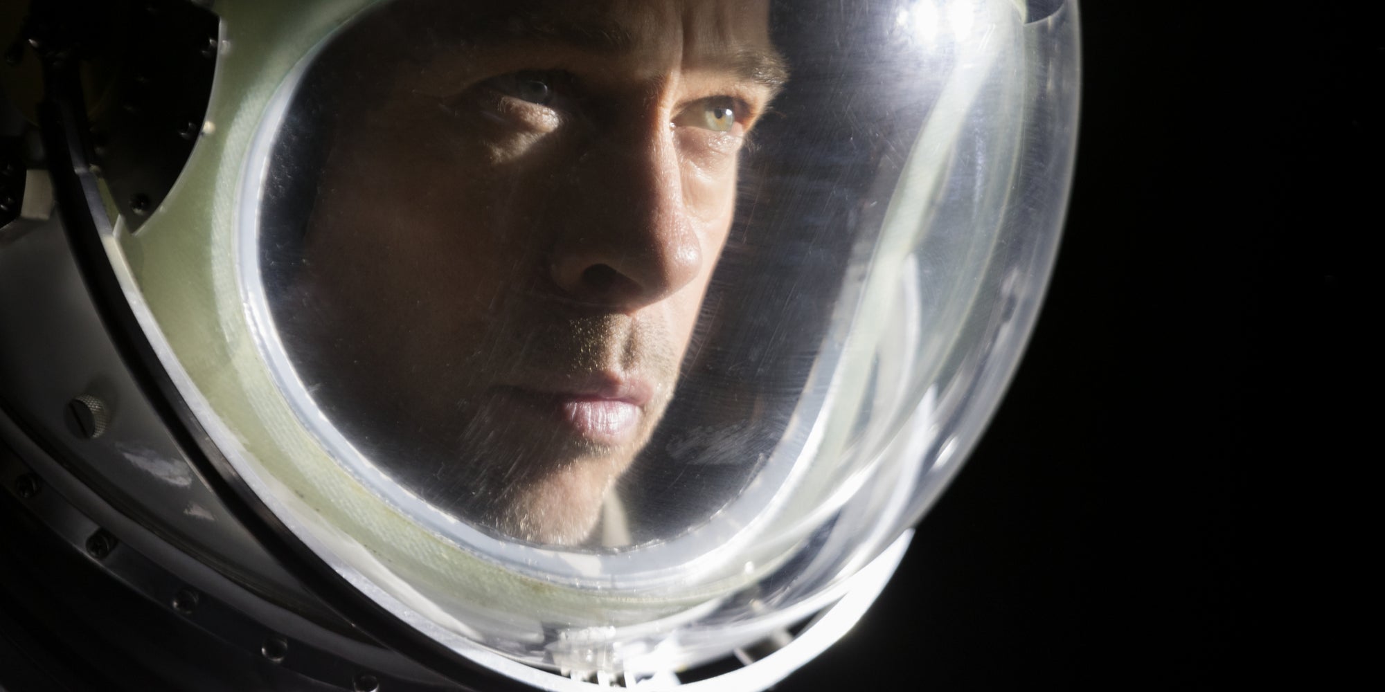 Brad Pitt part en "expédition lunaire" dans Ad Astra.