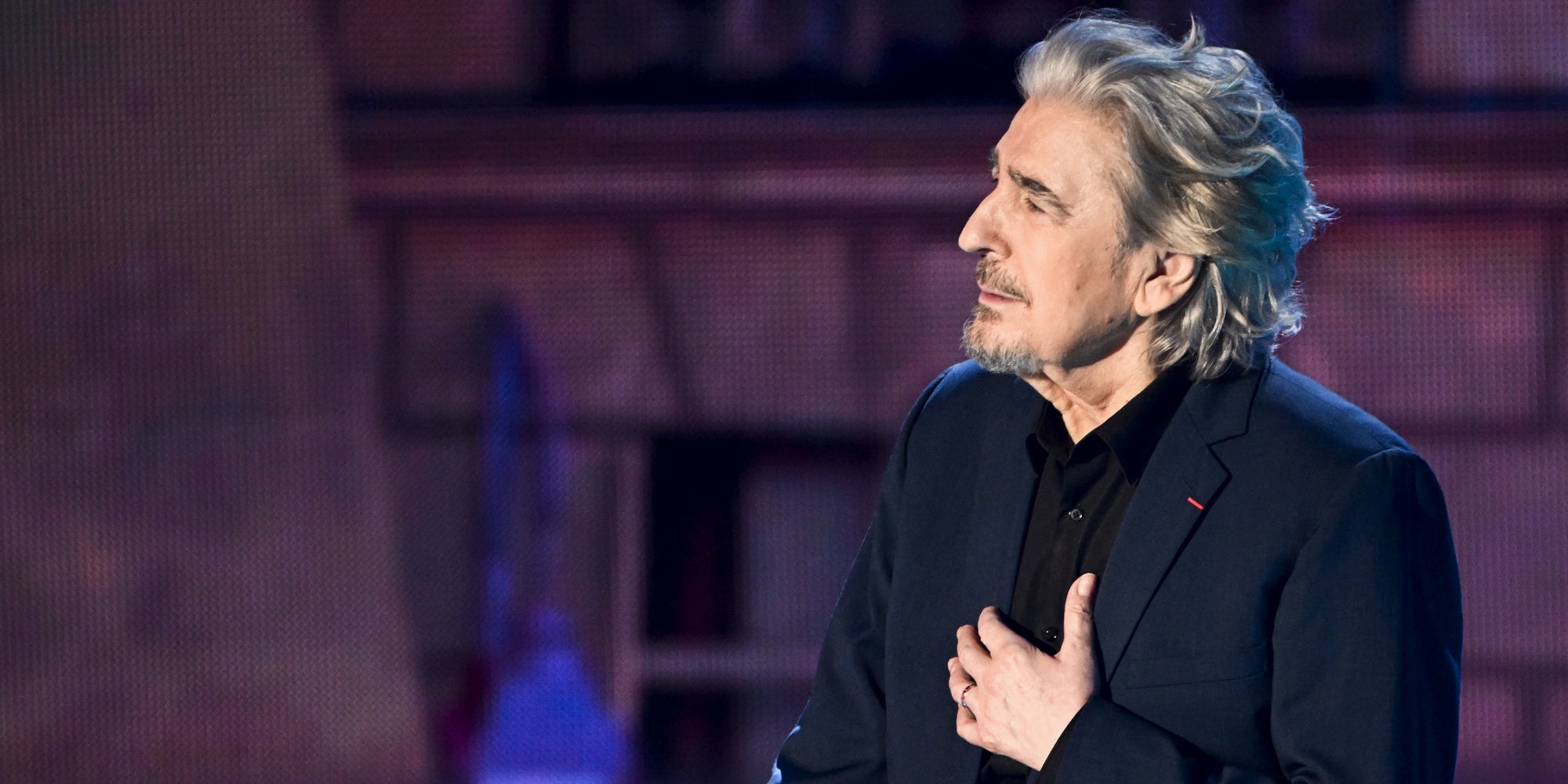 Serge Lama sur scène lors de la 38e édition des Victoires de la Musique, le 10 février 2023.