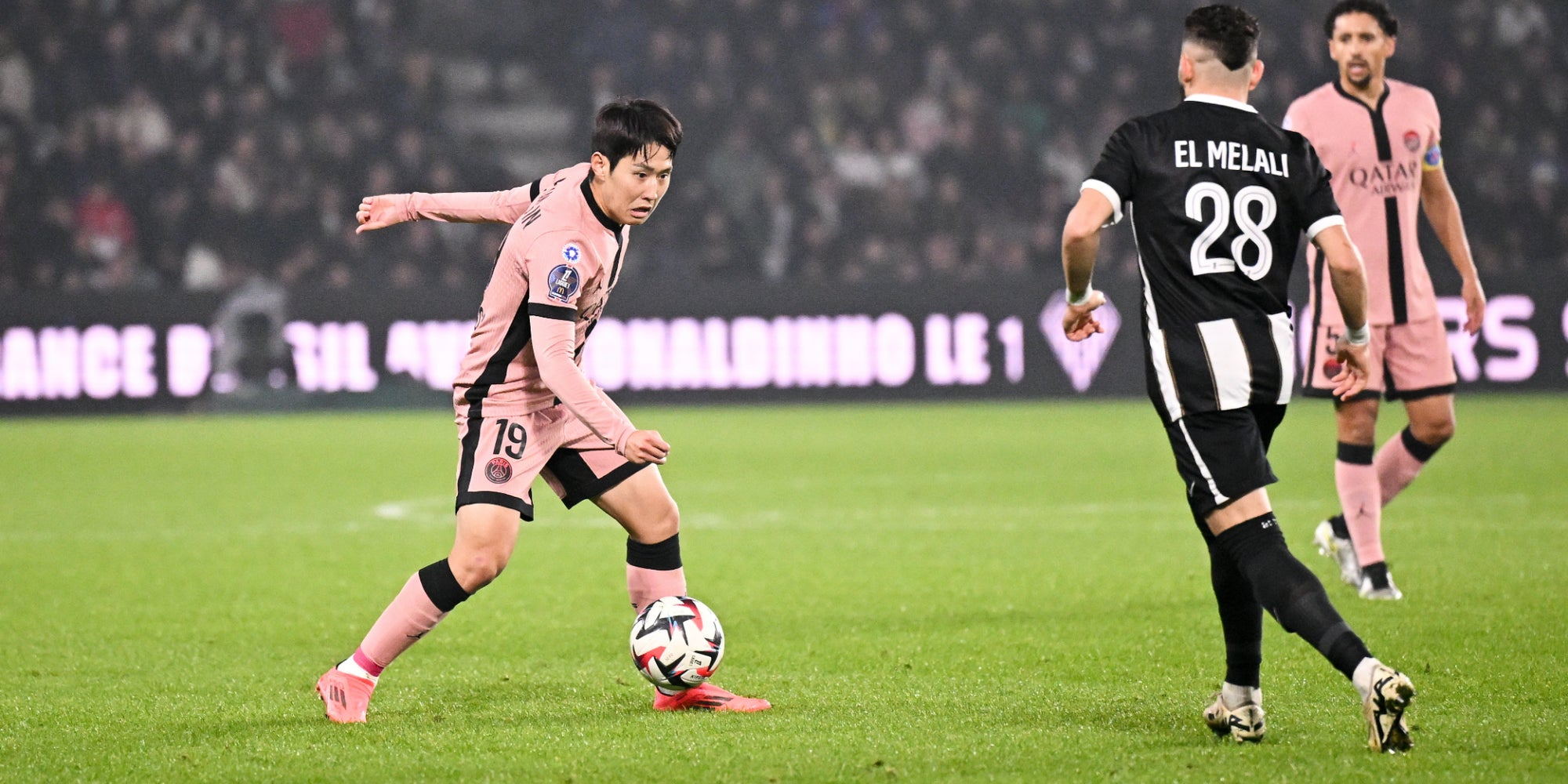 Kang-in Lee lors du match Angers - PSG, le 9 novembre 2024 au Stade Raymond-Kopa (Angers).