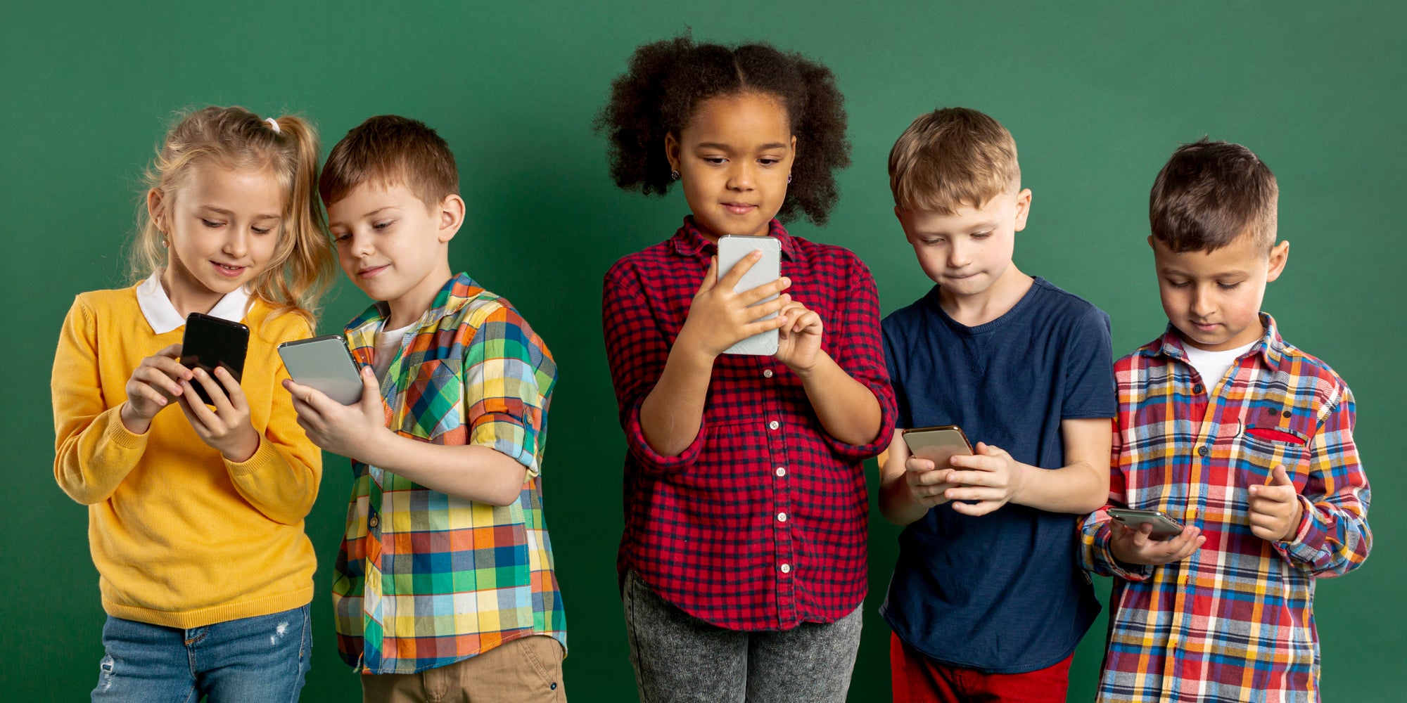 Quelles différences entre les Packs Ado Smart, Ado Protégé et Kids Protégés chez SFR ?