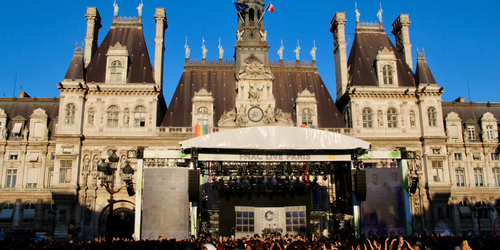 Le Parvis de l'Hôtel de Ville accueille depuis ce mercredi 3 juillet 2019 la 9e édition du FNAC Live Paris.