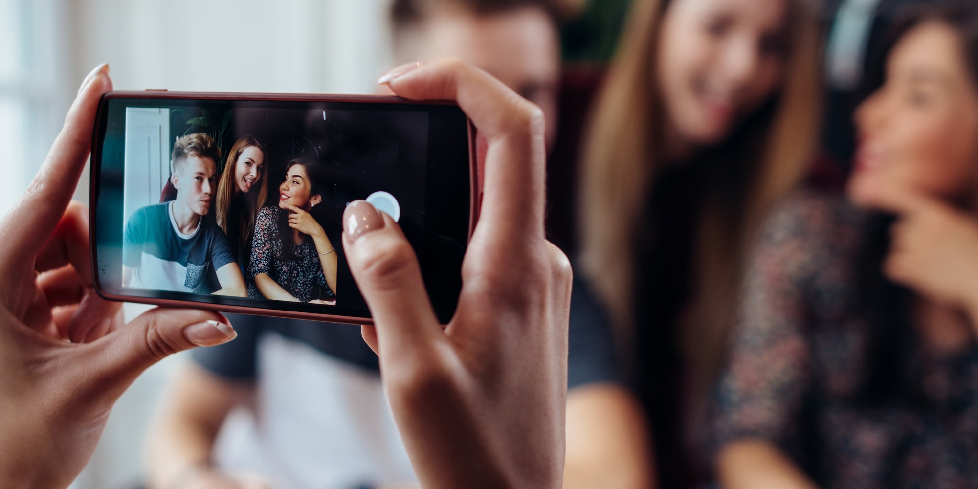 D'après l'étude menée par Avast, on stockerait en moyenne 952 photos sur nos smartphones.