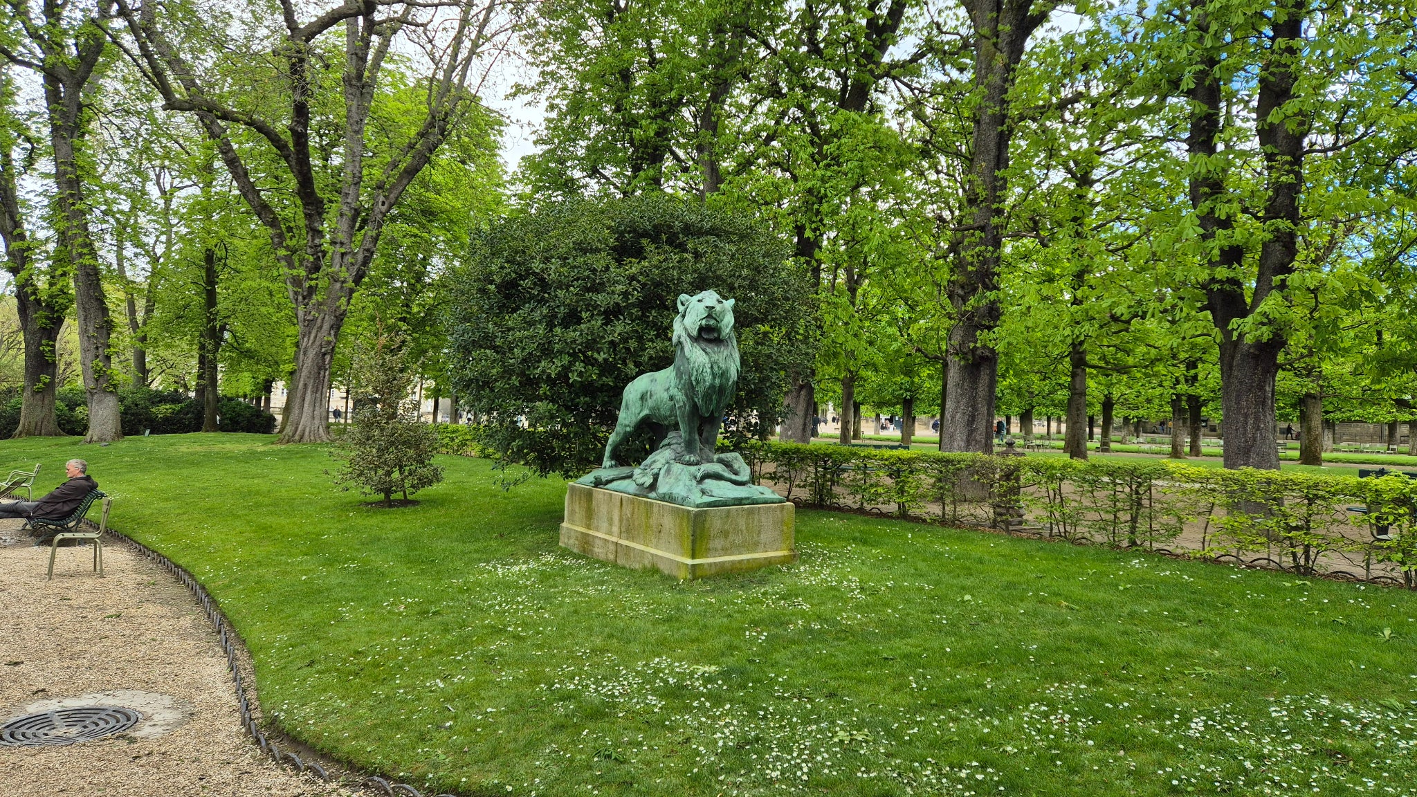 La photographie d’une statue capturée par l’objectif principal du Galaxy S24, en x1. La photographie d’une statue capturée par l’objectif principal du Galaxy S24, en x1.