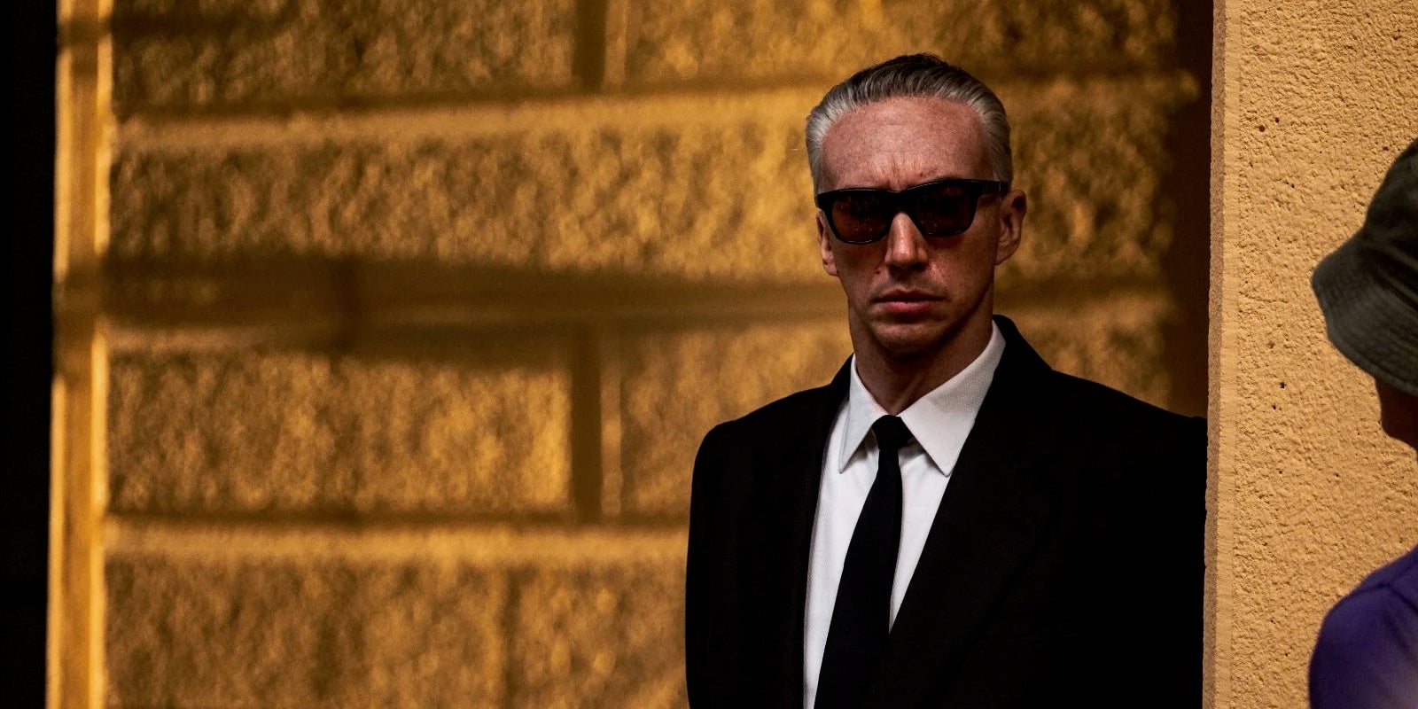 Adam Driver dans le rôle d'Enzo Ferrari pour le biopic ''Ferrari'' de Michael Mann. 