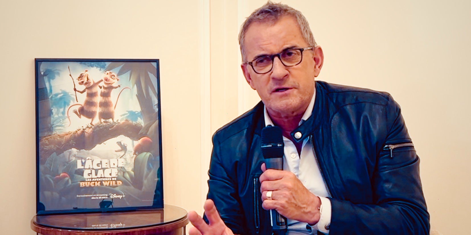 Christophe Dechavanne, la voix française de Crash dans la saga "L'Âge de glace".