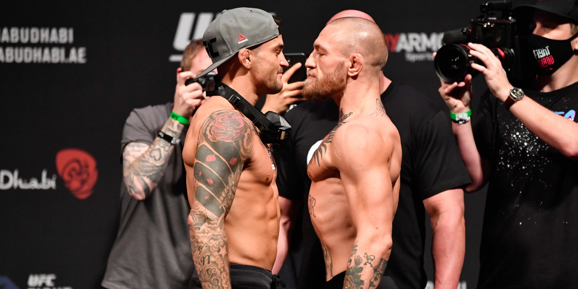 Poirier et McGregor lors de la pesée avant leur second combat, le 22 janvier 2021 à Abu Dhabi, Émirats Arabes Unis