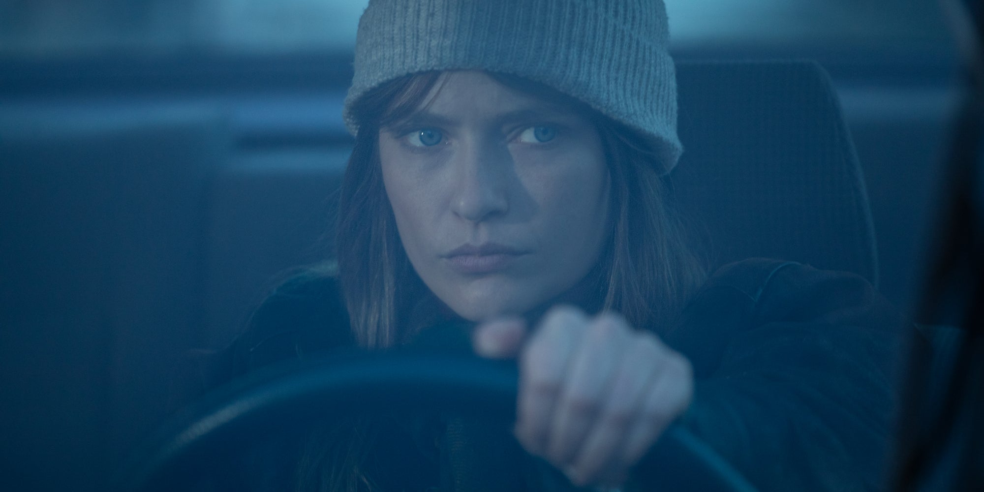 Revivez la glaçante affaire des disparues de la gare de Perpignan à travers la série "Les Disparues de la gare", avec Camille Razat sur Disney+. 