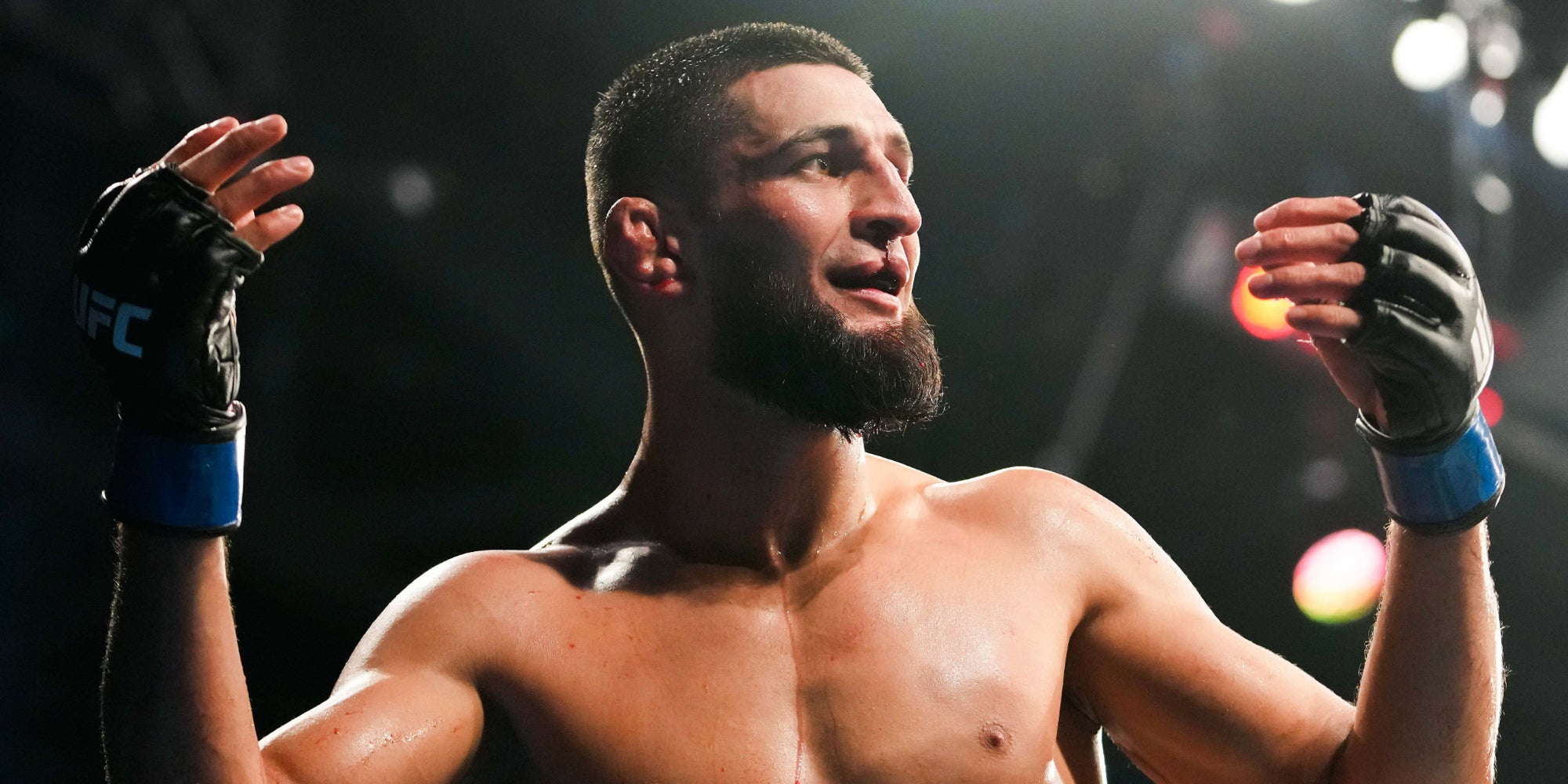 Khamzat Chimaev lors de l'UFC 273, après sa vicoire contre Gilbert Burns, le 9 avril 2022 à Jacksonville, Floride