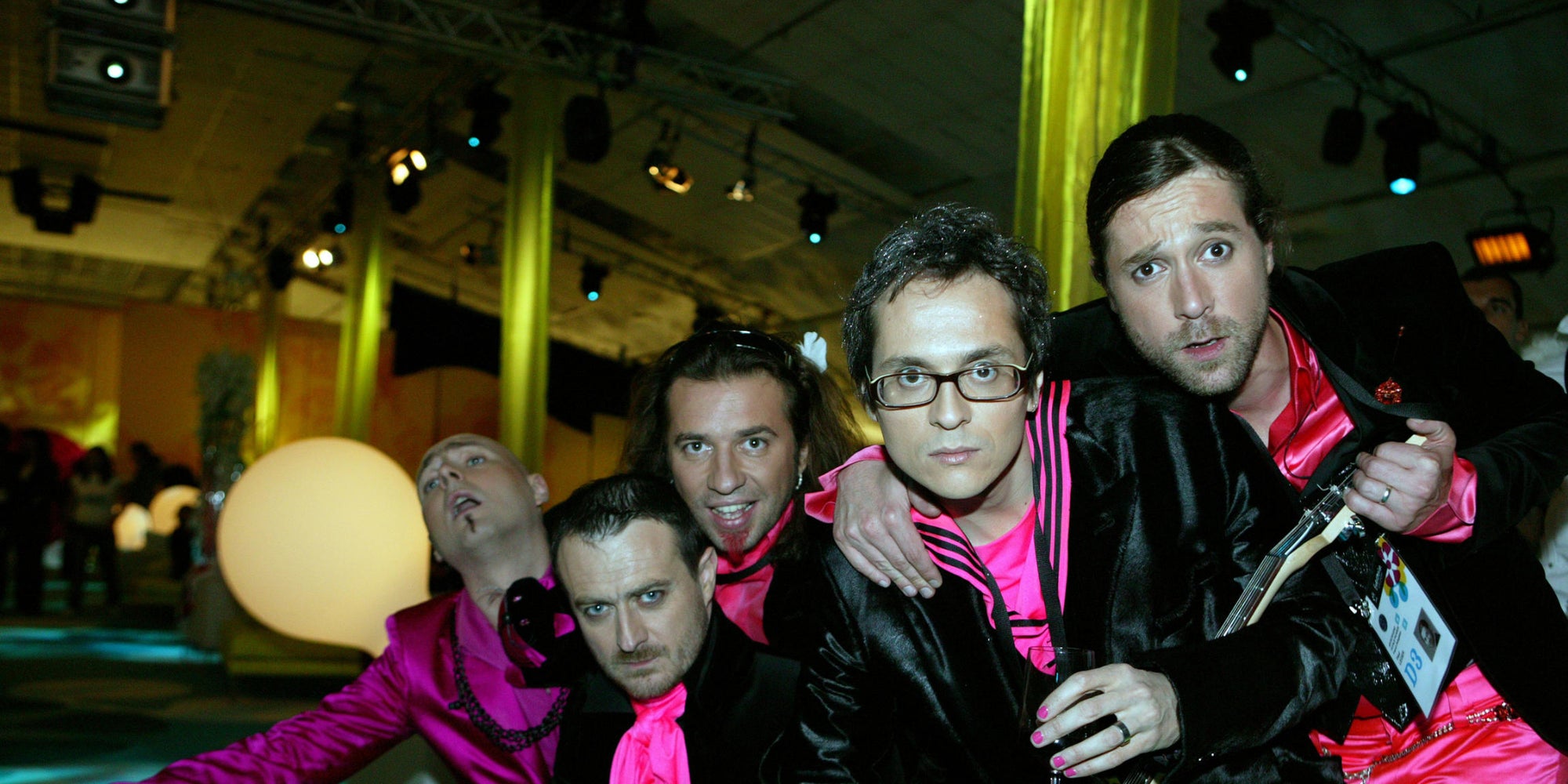 Les Fatals Picards candidats décalés pour la France lors de l’Eurovision à Helsinki en 2007.
