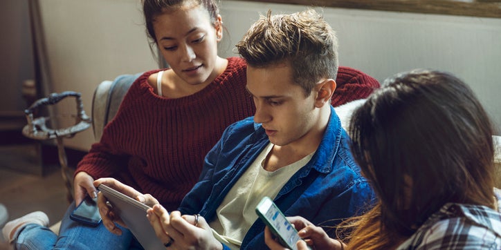 Voici quelques astuces pour limiter votre temps d'écran sur votre smartphone. 