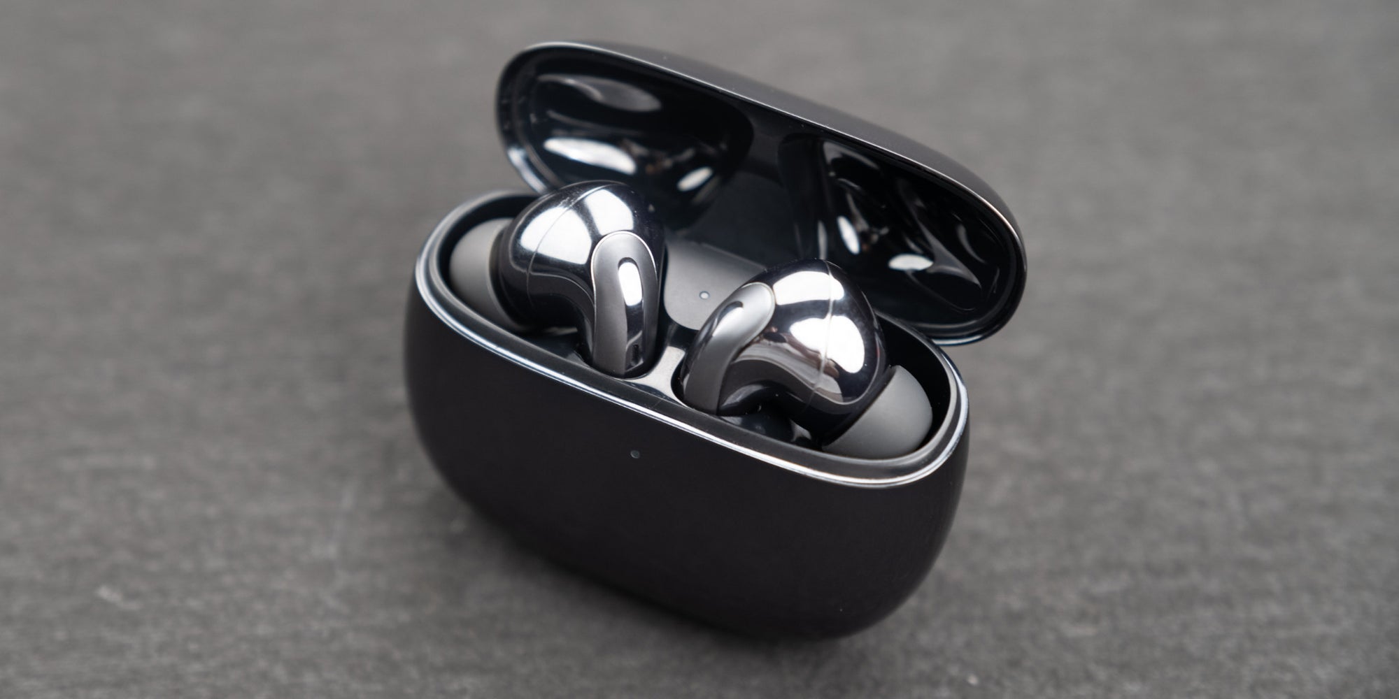 Voici les FlipBuds Pro, les premiers écouteurs à réduction de bruit active de Xiaomi.