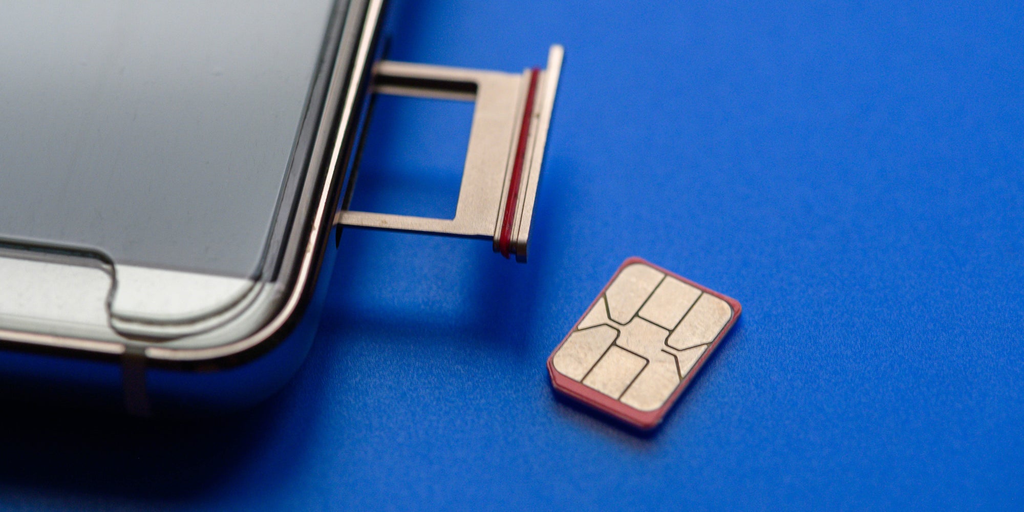 Comment récupérer sa carte SIM sans la clef fournie à cet effet ?