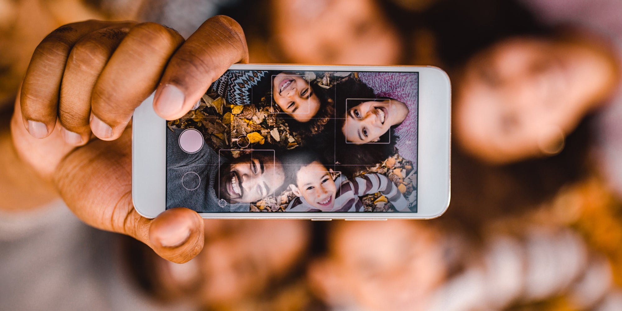 Comment réussir vos photos de famille à tous les coups ? Suivez le guide.