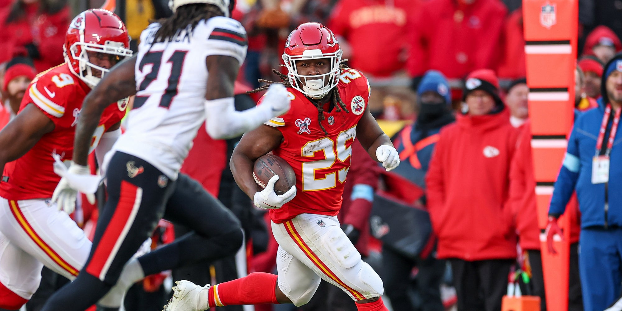 Kareem Hunt lors d’un match entre les Kansas City Chiefs et les Houston Texans, le 21 décembre 2024 au Arrowhead Stadium de Kansas City.