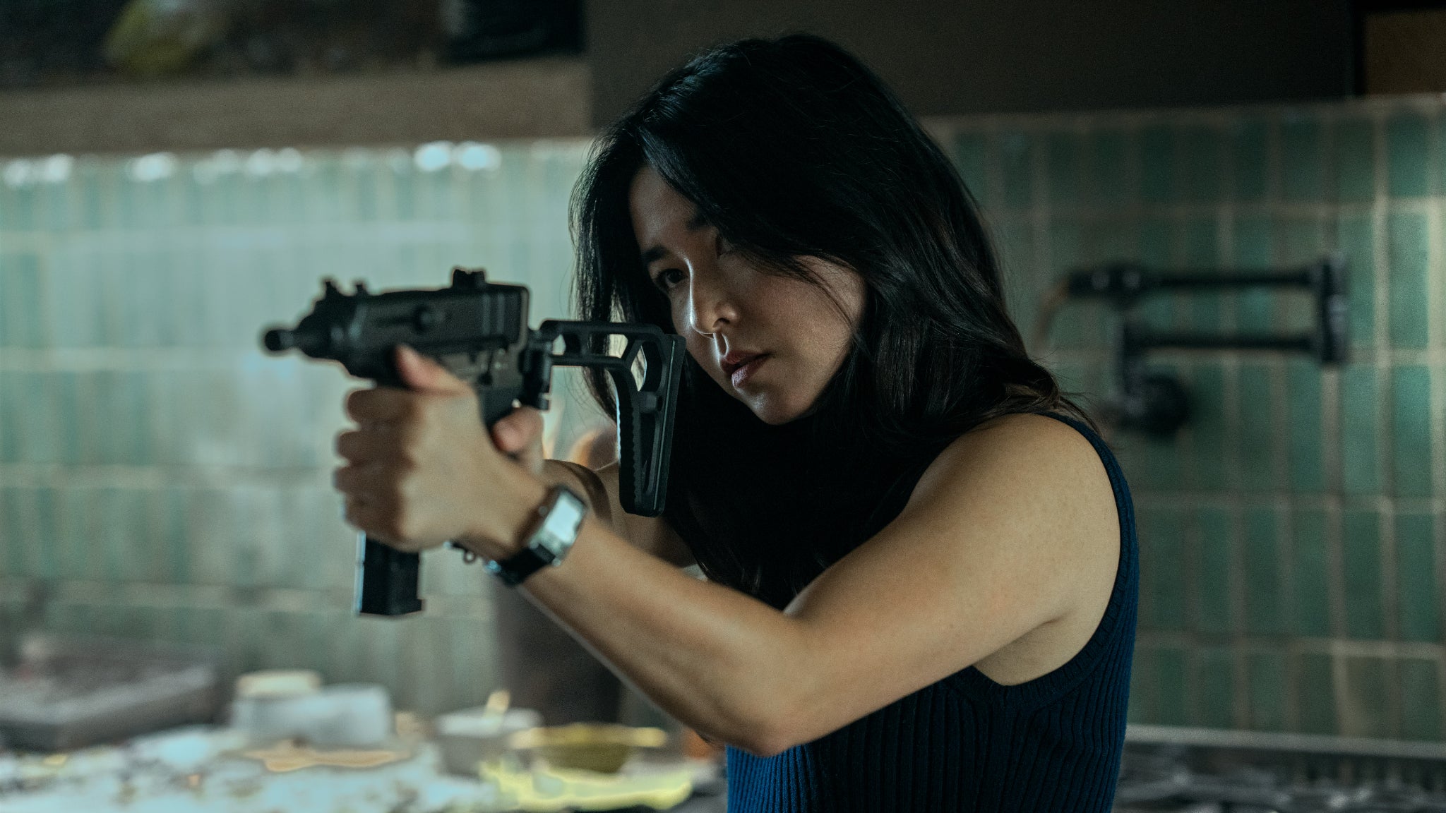 Face à lui, la nouvelle Jane Smith est campée par Maya Erskine. 