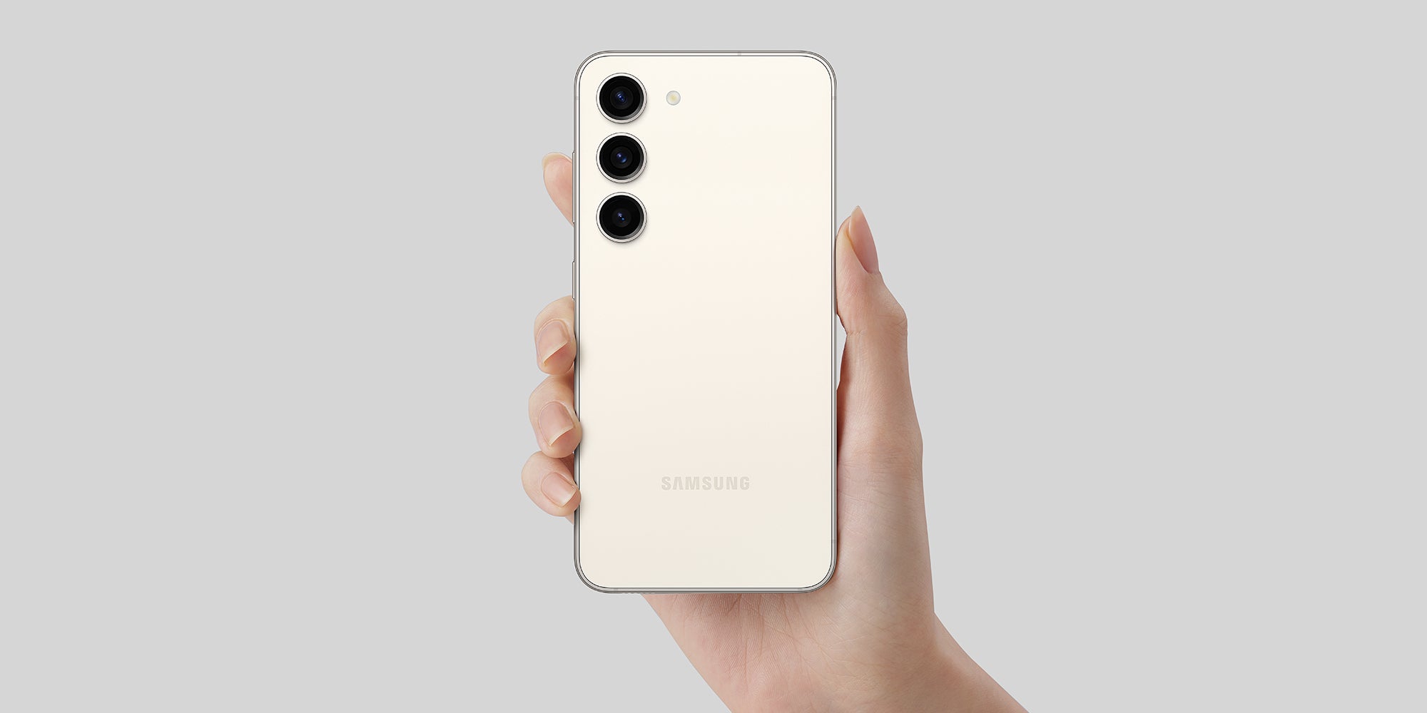 Le Samsung Galaxy S23 est proposé dans quatre coloris : crème, noir, lavande ou vert.