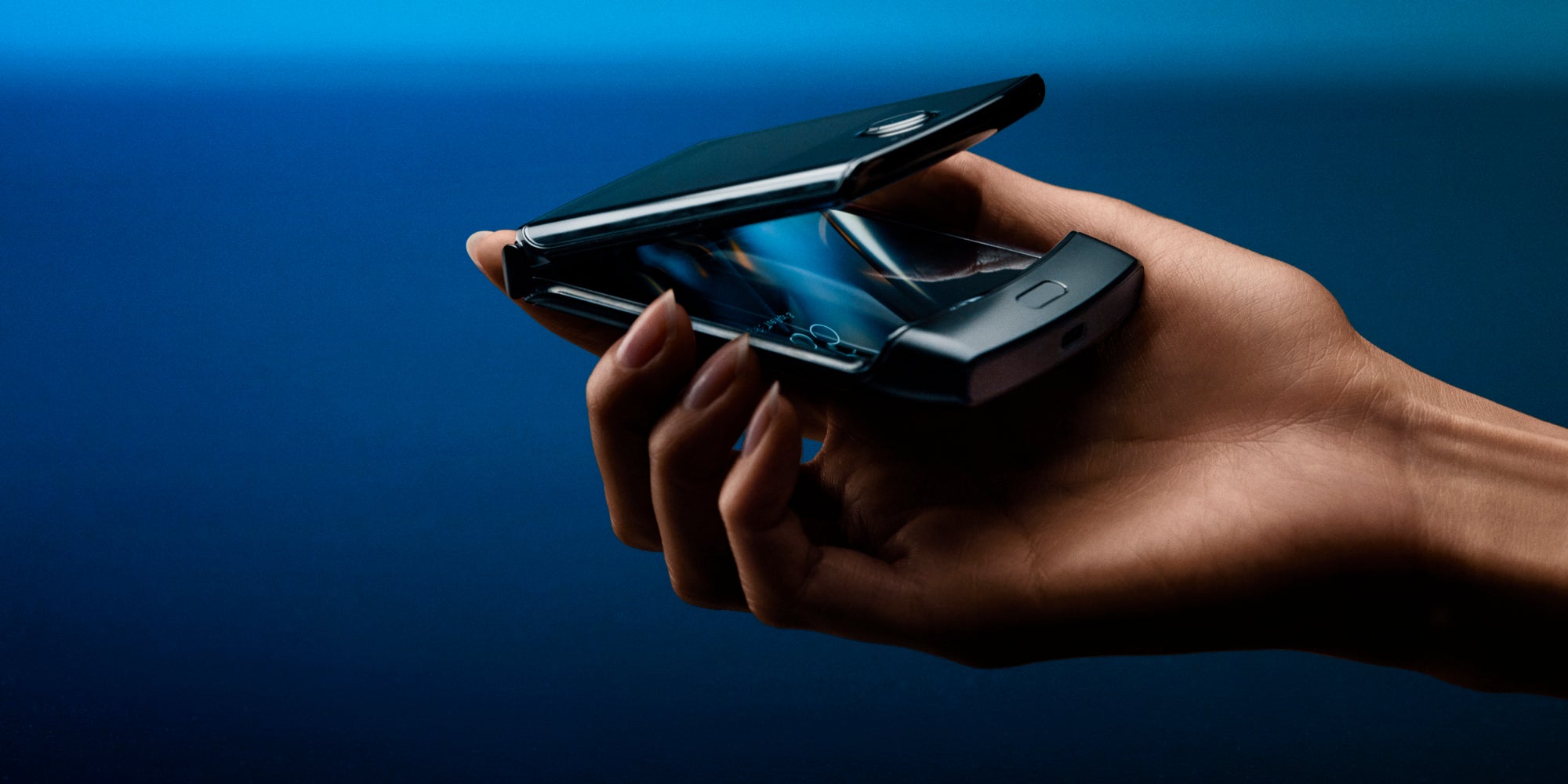 Le RAZR est dépoussiéré par Motorola et devient un smartphone pliable.