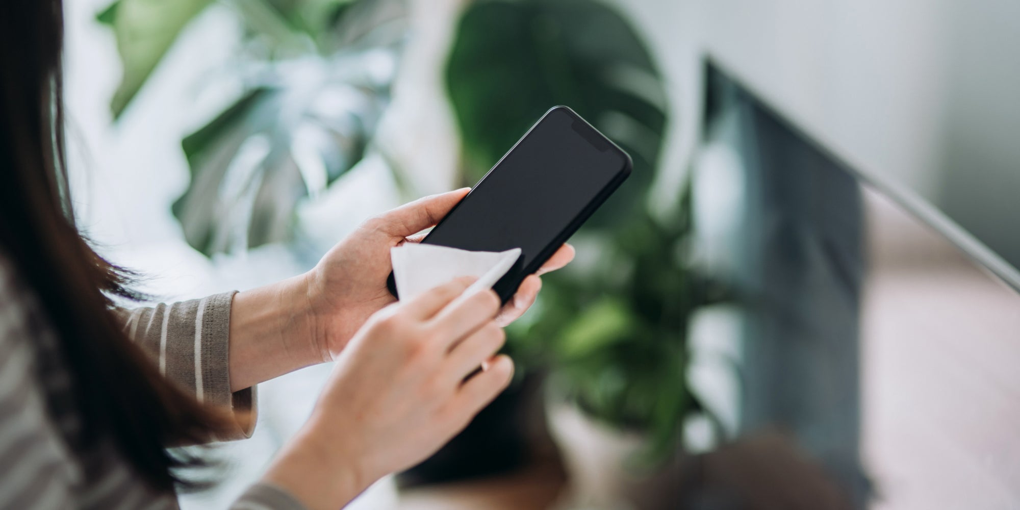 Les études sont unanimes : il est impératif de penser à désinfecter régulièrement son smartphone.