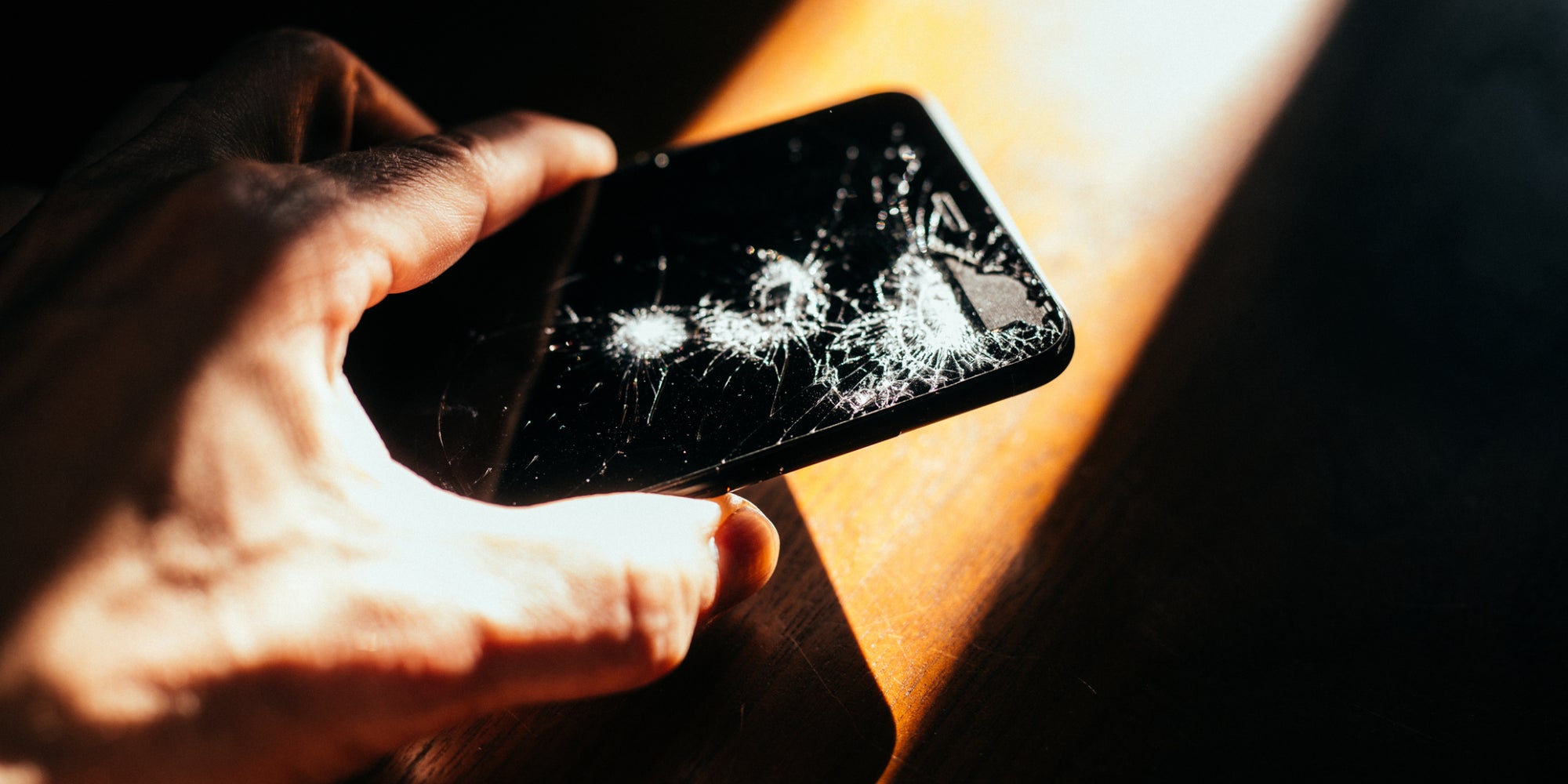 Pour les dommages accidentels qui impactent la performance, la réparation ou le remplacement du smartphone est pris en charge par l'Assurance mobile by chubb chez SFR.