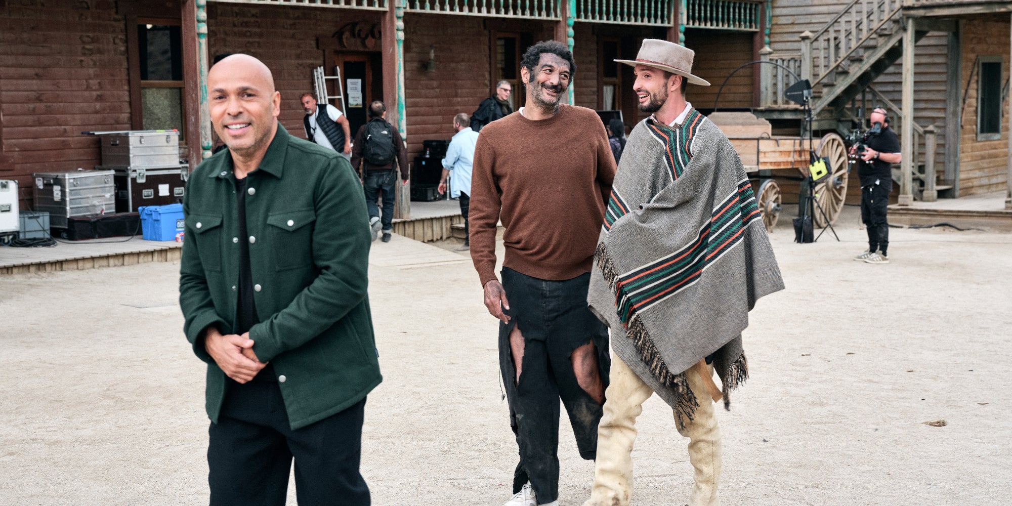 Éric, Ramzy et le piégé Boris dans "Tout simplement fan", à découvrir sur Prime Video.