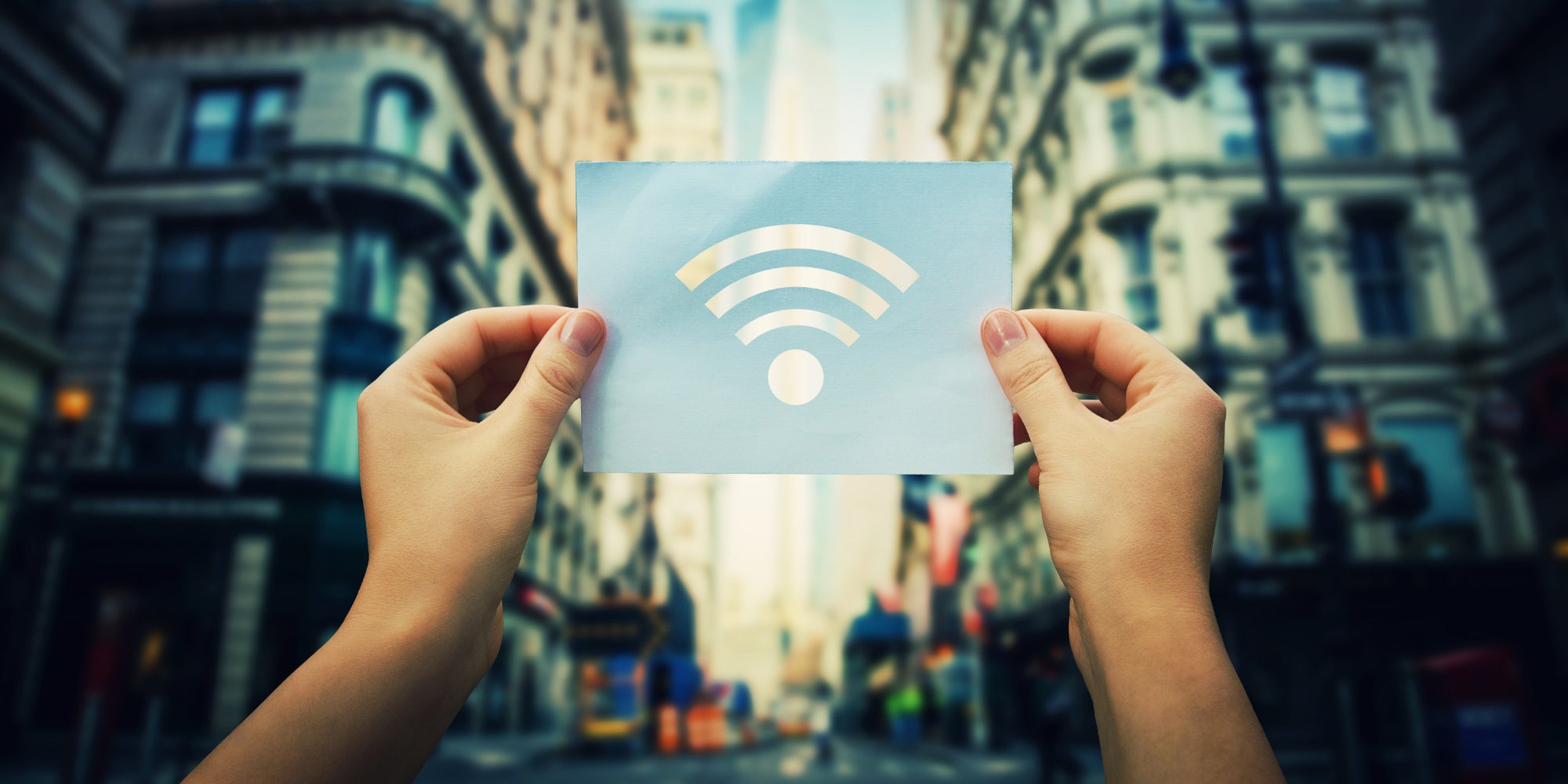 Vous saurez tout de cette technologie sans fil, de ses ondes électromagnétiques aux fréquences qu'elle utilise !