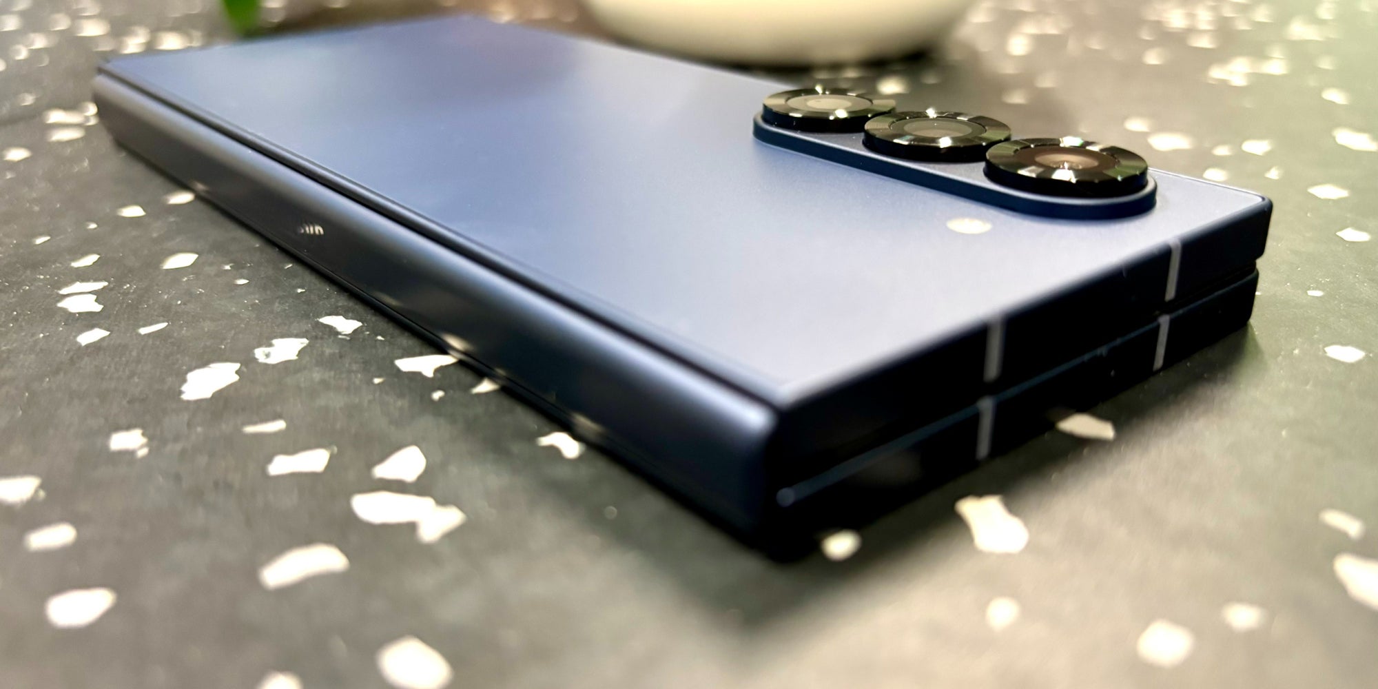 Samsung dévoile un nouveau smartphone, qui se présente comme une version améliorée du Galaxy Z Fold6 (photo)