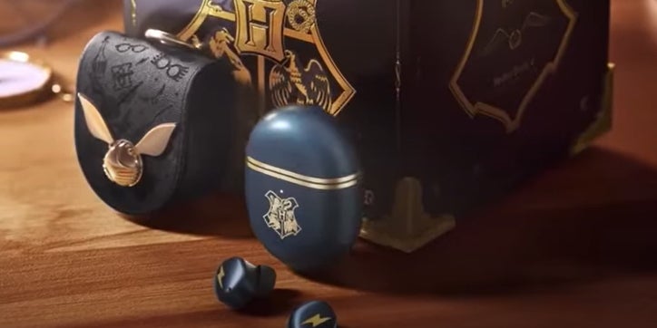 Livrée dans son coffret Poudlard, cette édition spéciale des Redmi Buds 4 saura ravir les fans de la franchise.