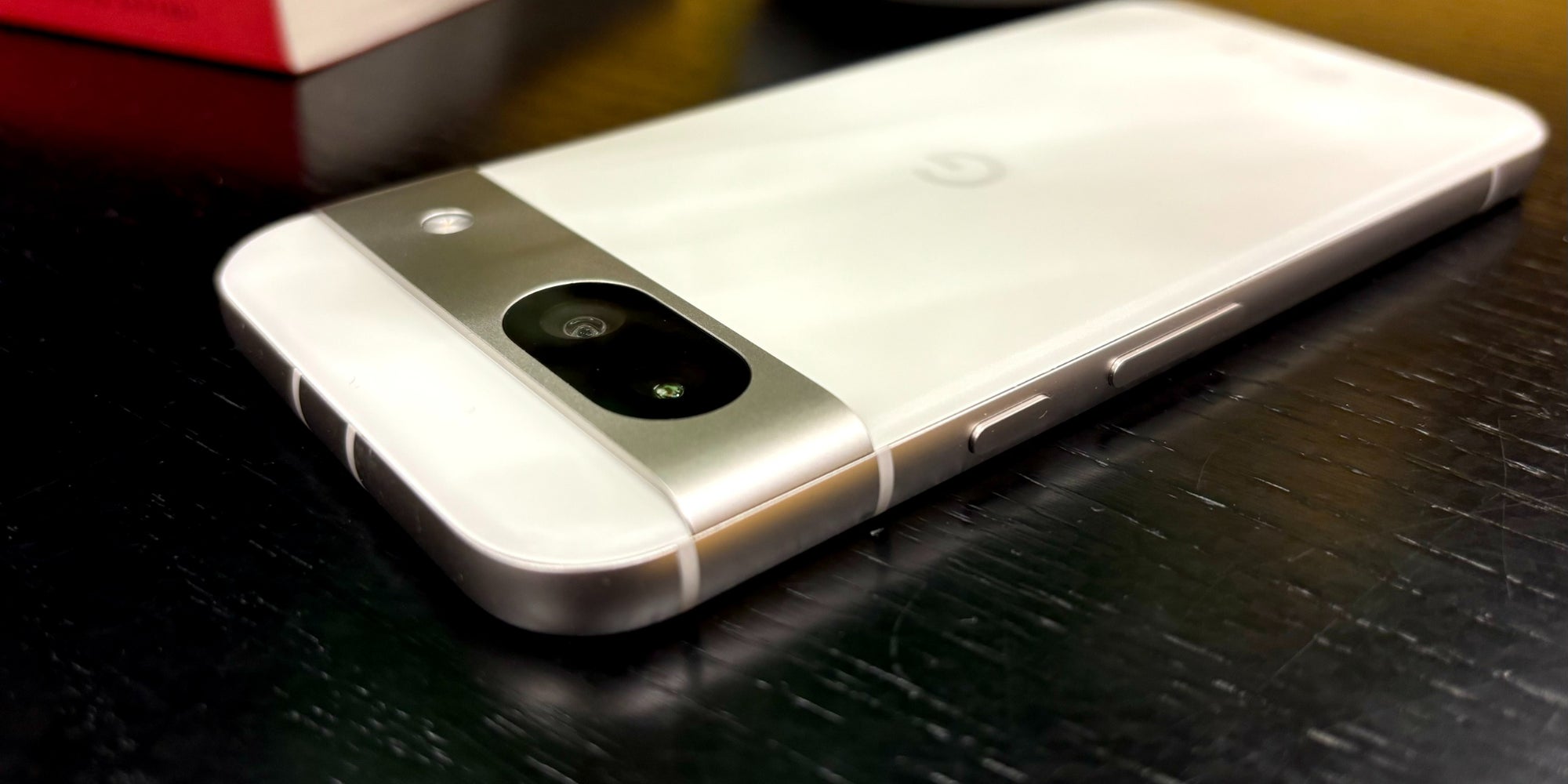 Le Google Pixel 9 devrait reprendre des fonctionnalités déjà présentes sur les Pixel 8, y compris le Pixel 8a (en photo), avec quelques options inédites en prime.