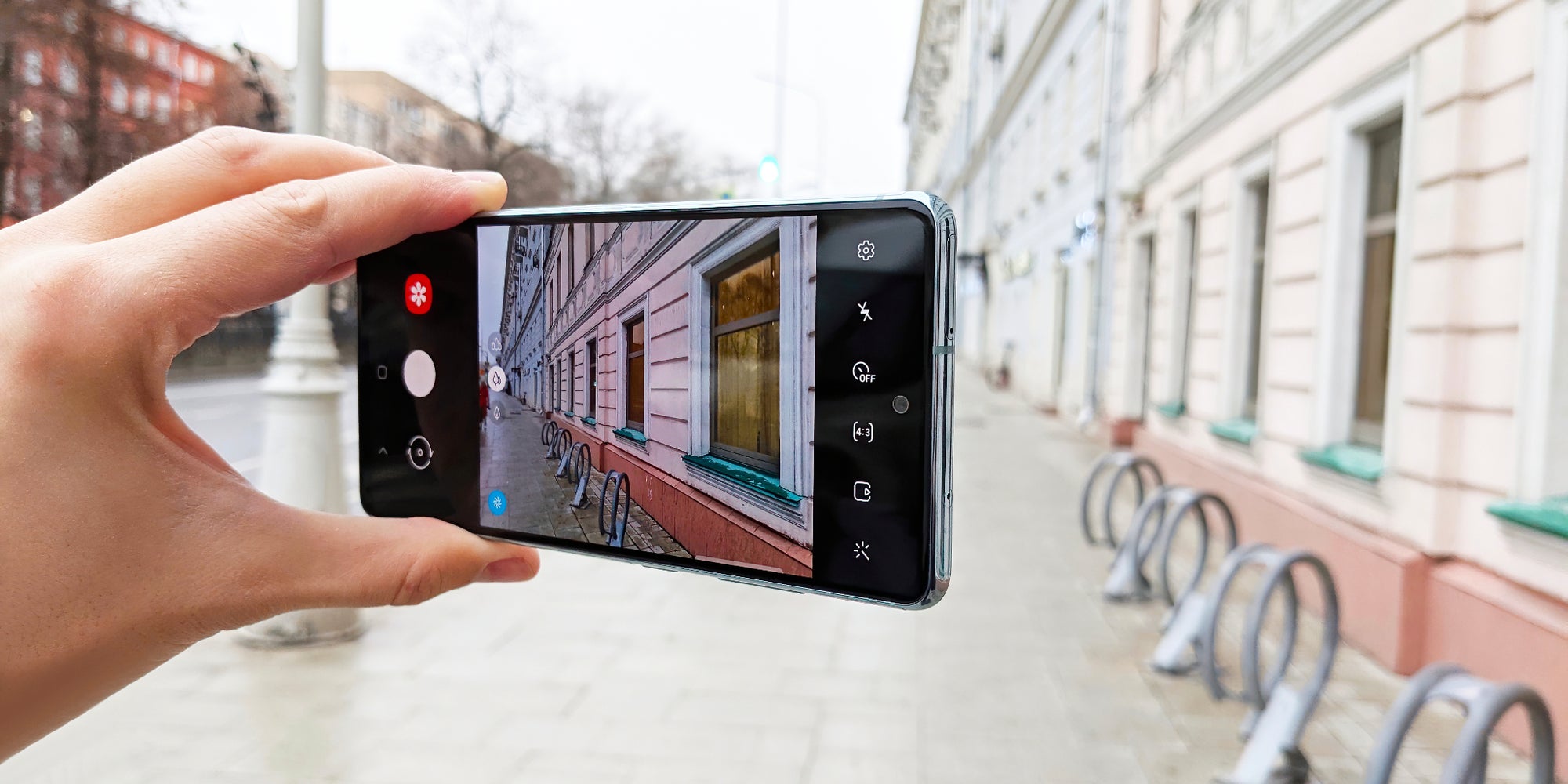 Les informations sur la configuration photo des Samsung Galaxy S21 (ici en photo, le S20 FE 5G) ont été dévoilées