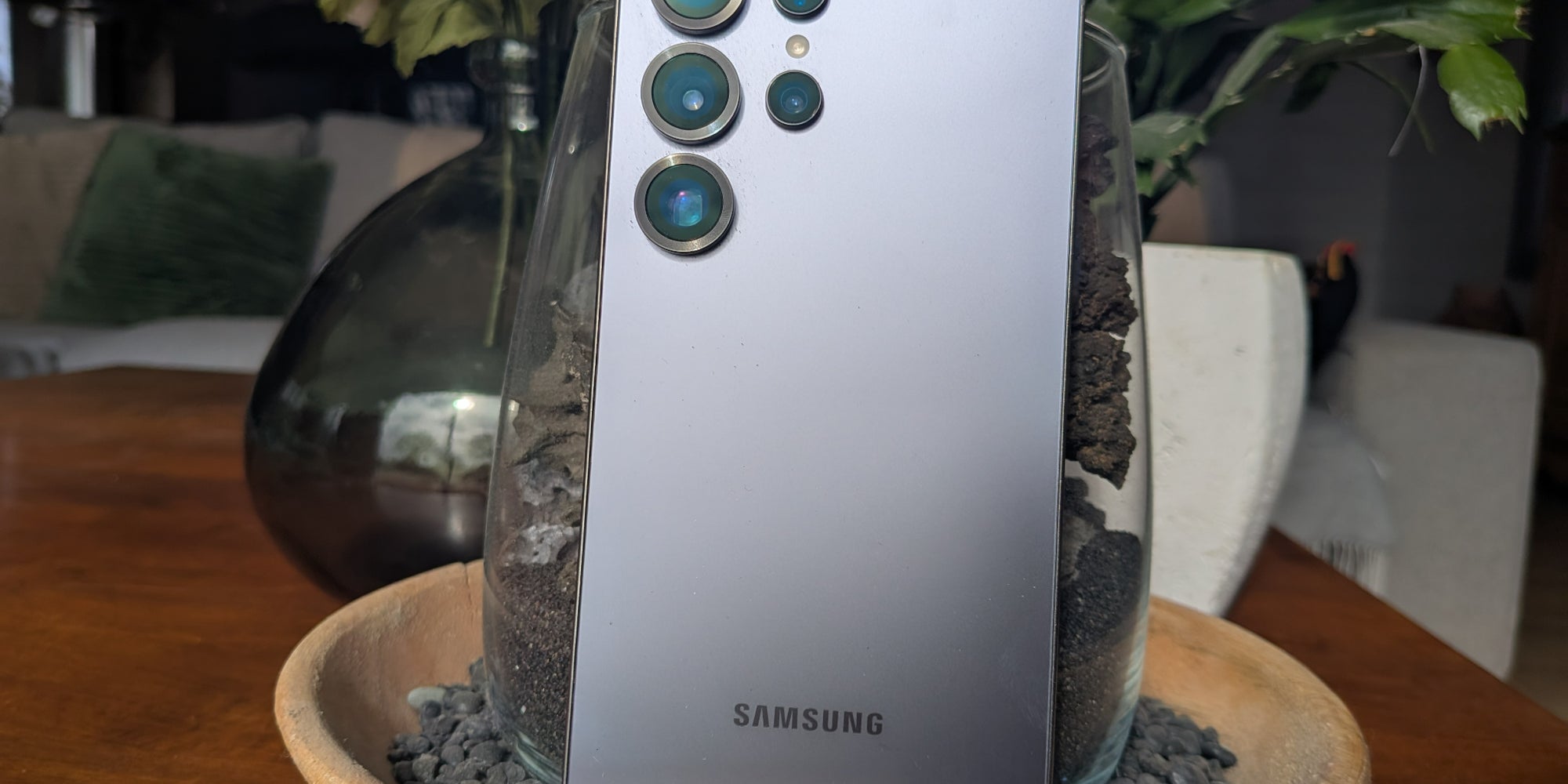 Qui du Samsung S25 Ultra (photo) ou de l'iPhone 16 Pro va surpasser l'autre ?