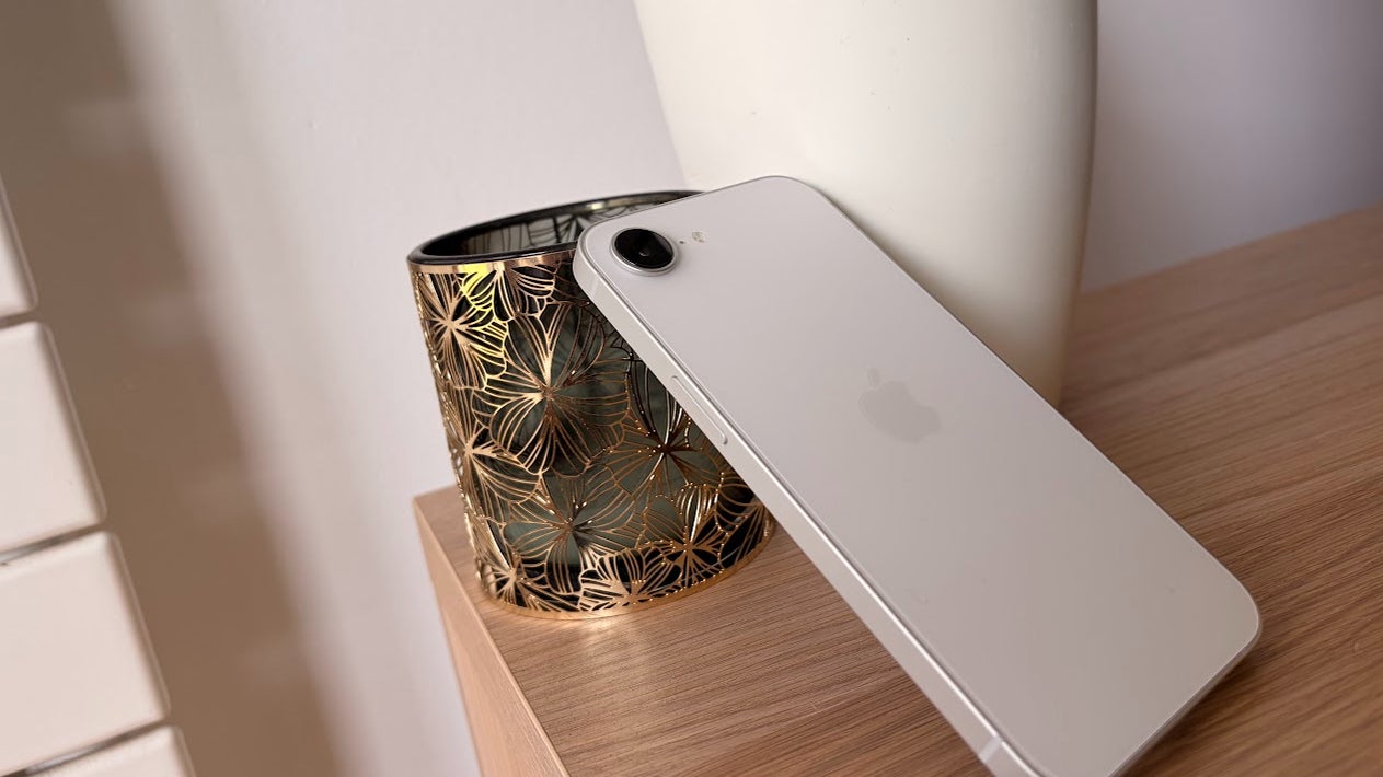 Le design sobre et minimaliste de l'iPhone 17e.