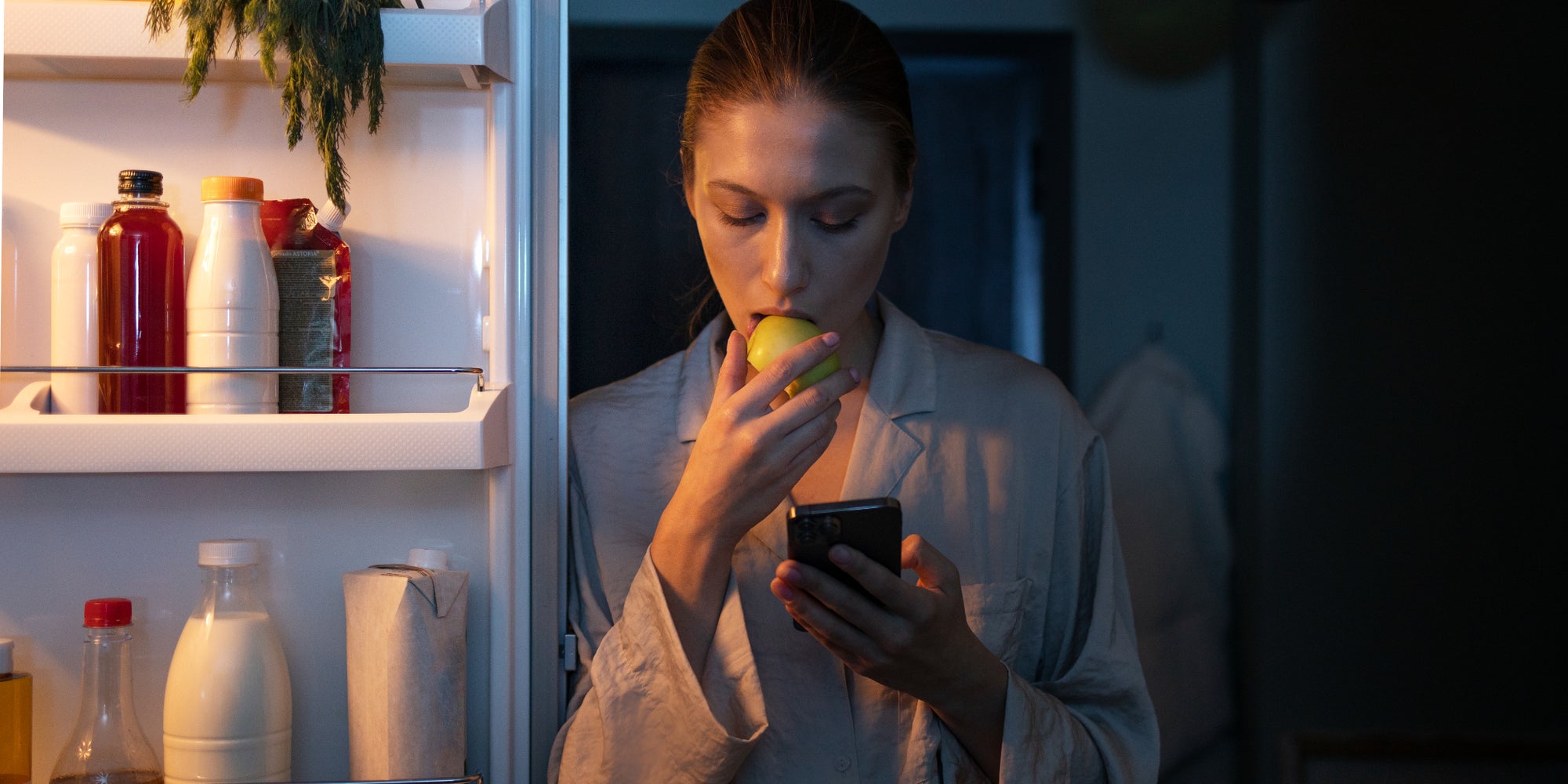 Mettre son smartphone au frigo quand il fait chaud pourrait être tentant afin de le rafraichir.