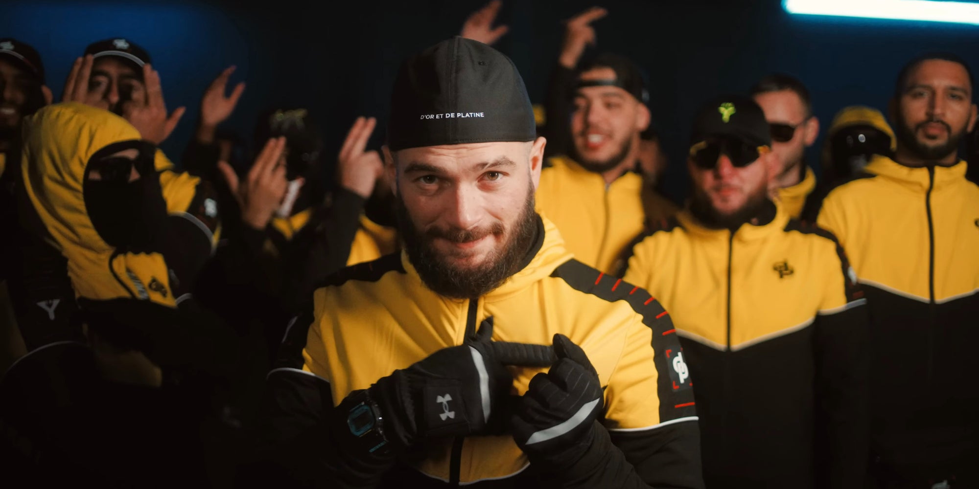 Le rappeur marseillais Jul dans le clip de son titre "Cœur Blanc" tiré de son double album du même nom.