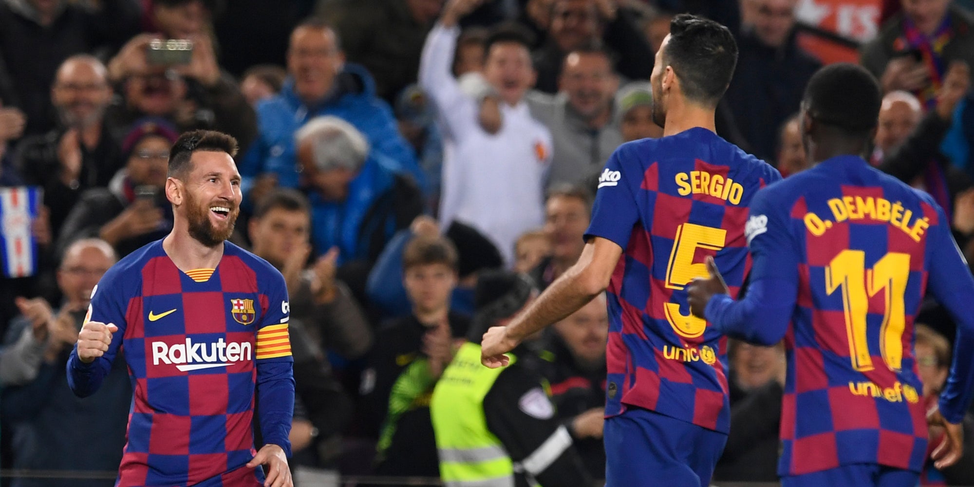 Lionel Messi félicité par ses coéquipiers lors du match du FC Barcelone face au Celta Vigo, le 9 novembre 2019.