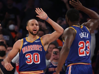 Stephen Curry entre dans l’histoire de la NBA