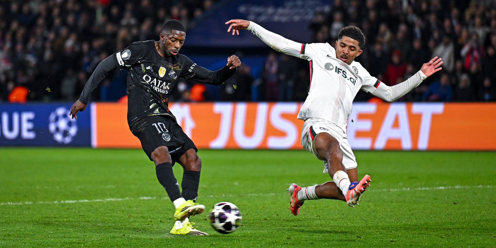 Ousmane Dembélé quelques secondes avant d'inscrire son but face à Chelsea, le 11 mars dernier au Parc des Princes (Paris).