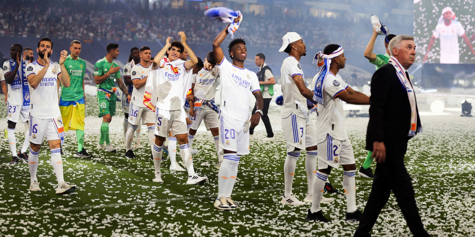 L'équipe du Real Madrid au stade Santiago Bernabeu pour fêter sa victoire en Ligue des Champions, le 29 mai 2022 à Madrid
