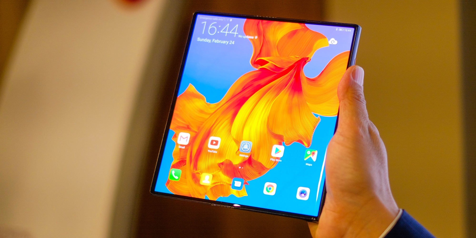 Huawei a déjà sorti deux smartphones pliables : le Mate X, ici en photo, et le Mate Xs