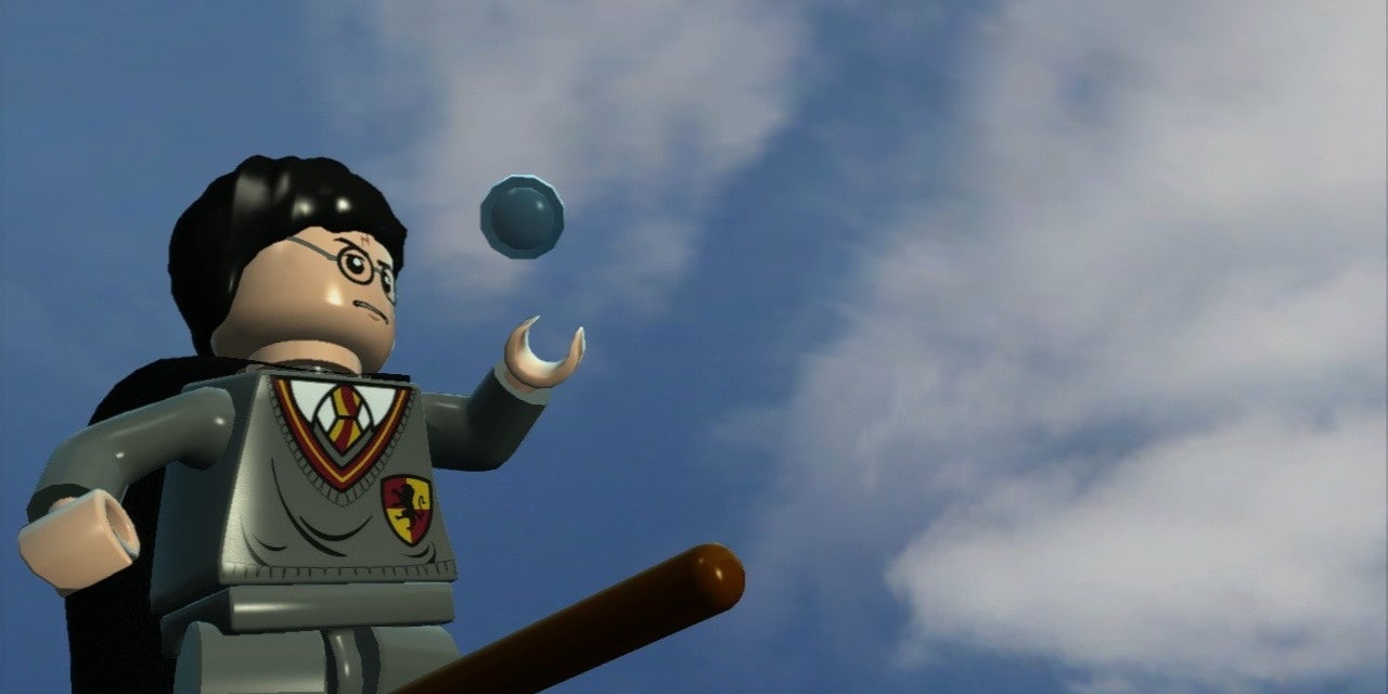 LEGO Harry Potter, en plein match de quidditch.