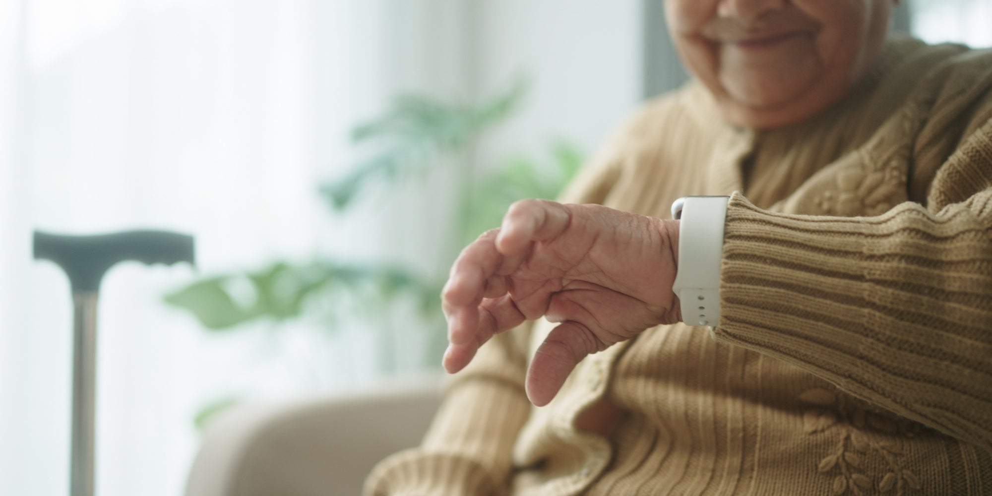 L'Apple Watch a détecté le rythme cardiaque anormal d’une femme âgée.